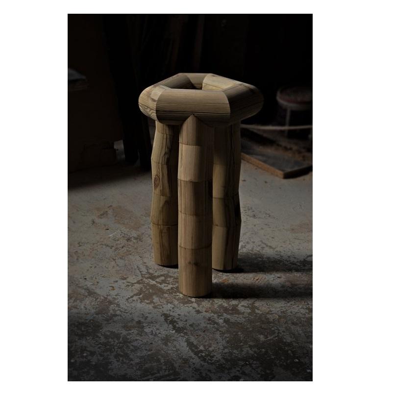 Sedia Segmento Pine Log di David David, realizzata artigianalmente in legno massiccio di colore marrone, da David David in vendita 11