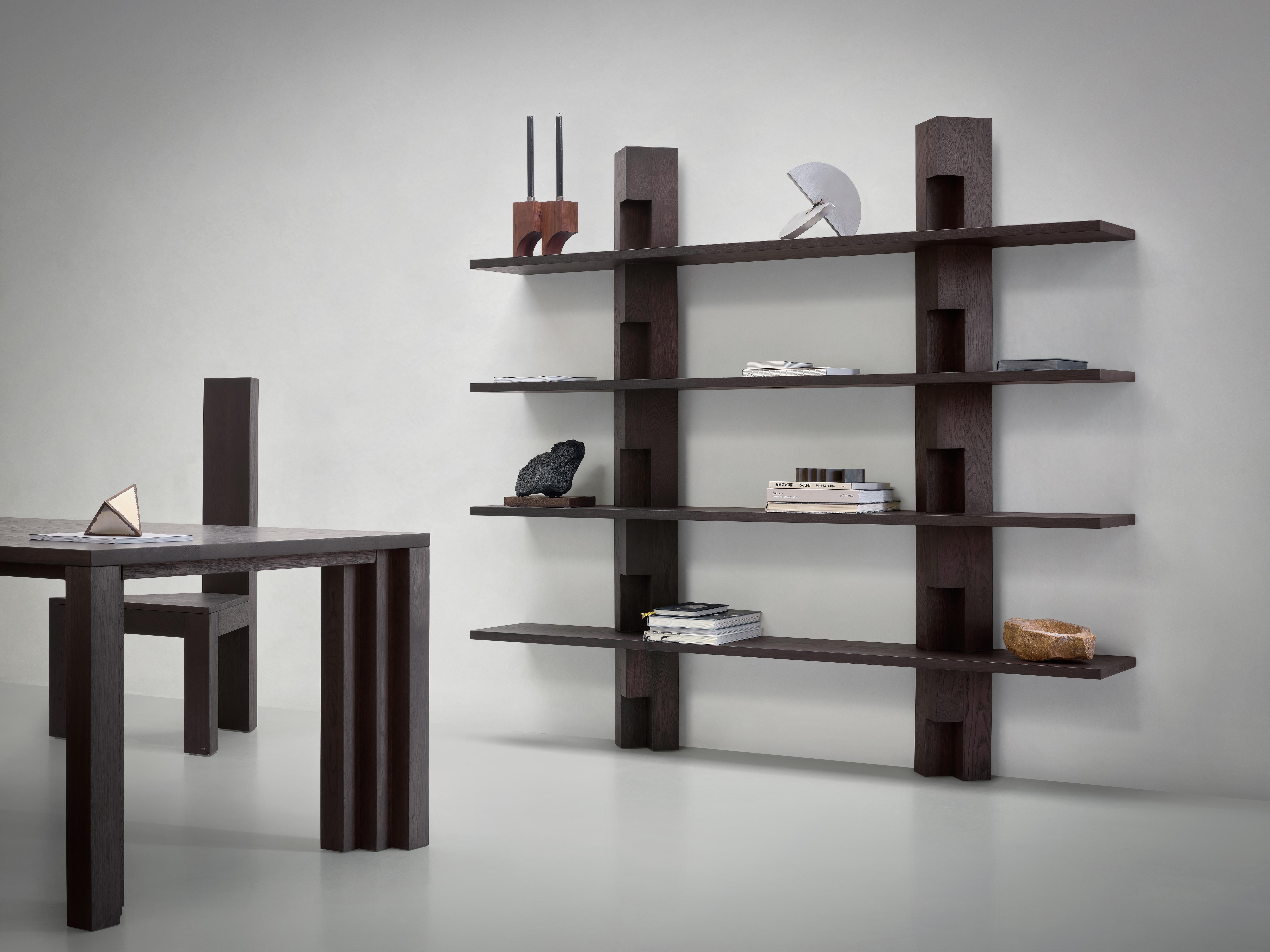 Handcrafted Brutalist Cadence Table in Solid Dark Brown French Oak - Mokko en vente 4