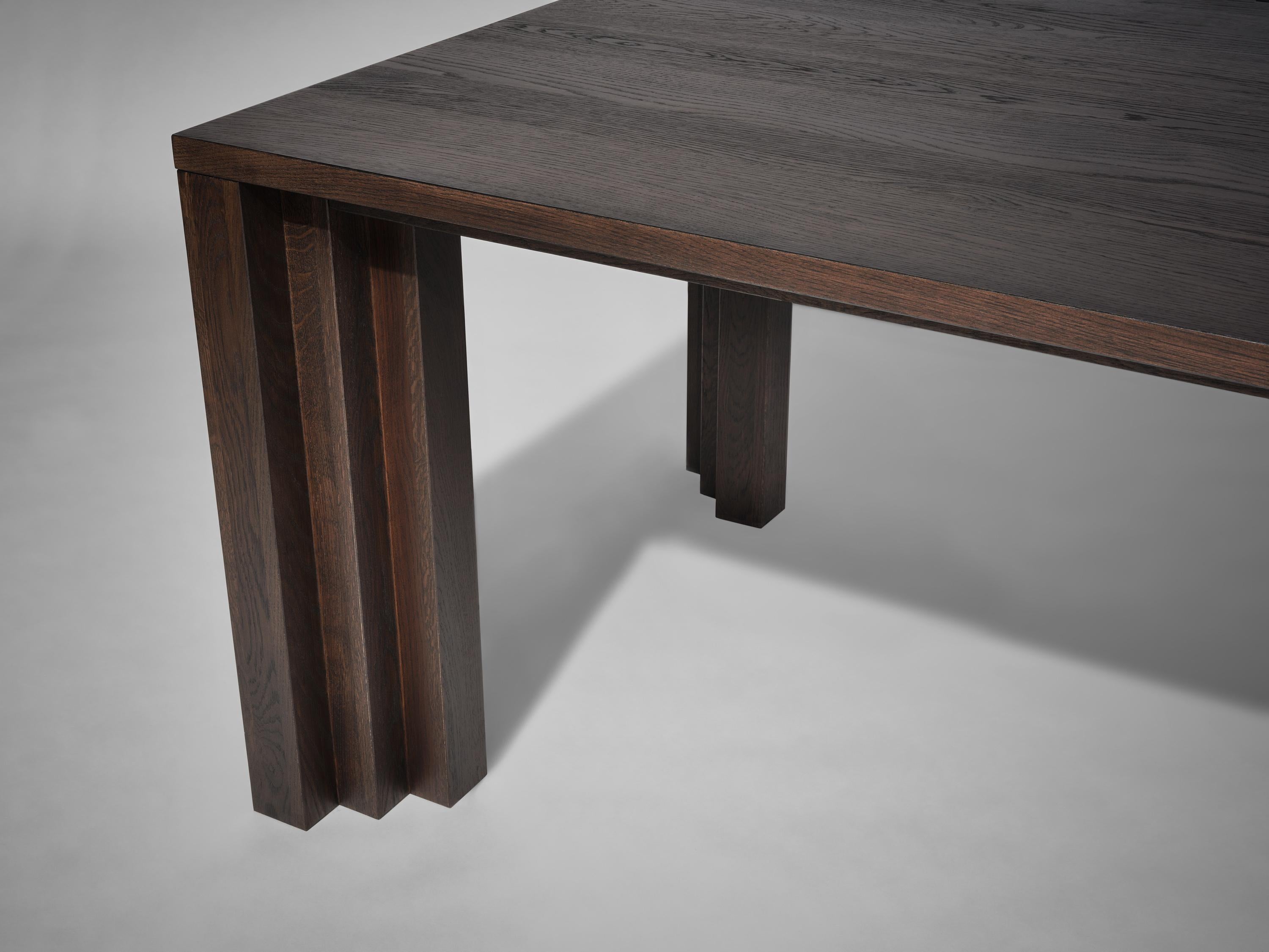 XXIe siècle et contemporain Handcrafted Brutalist Cadence Table in Solid Dark Brown French Oak - Mokko en vente