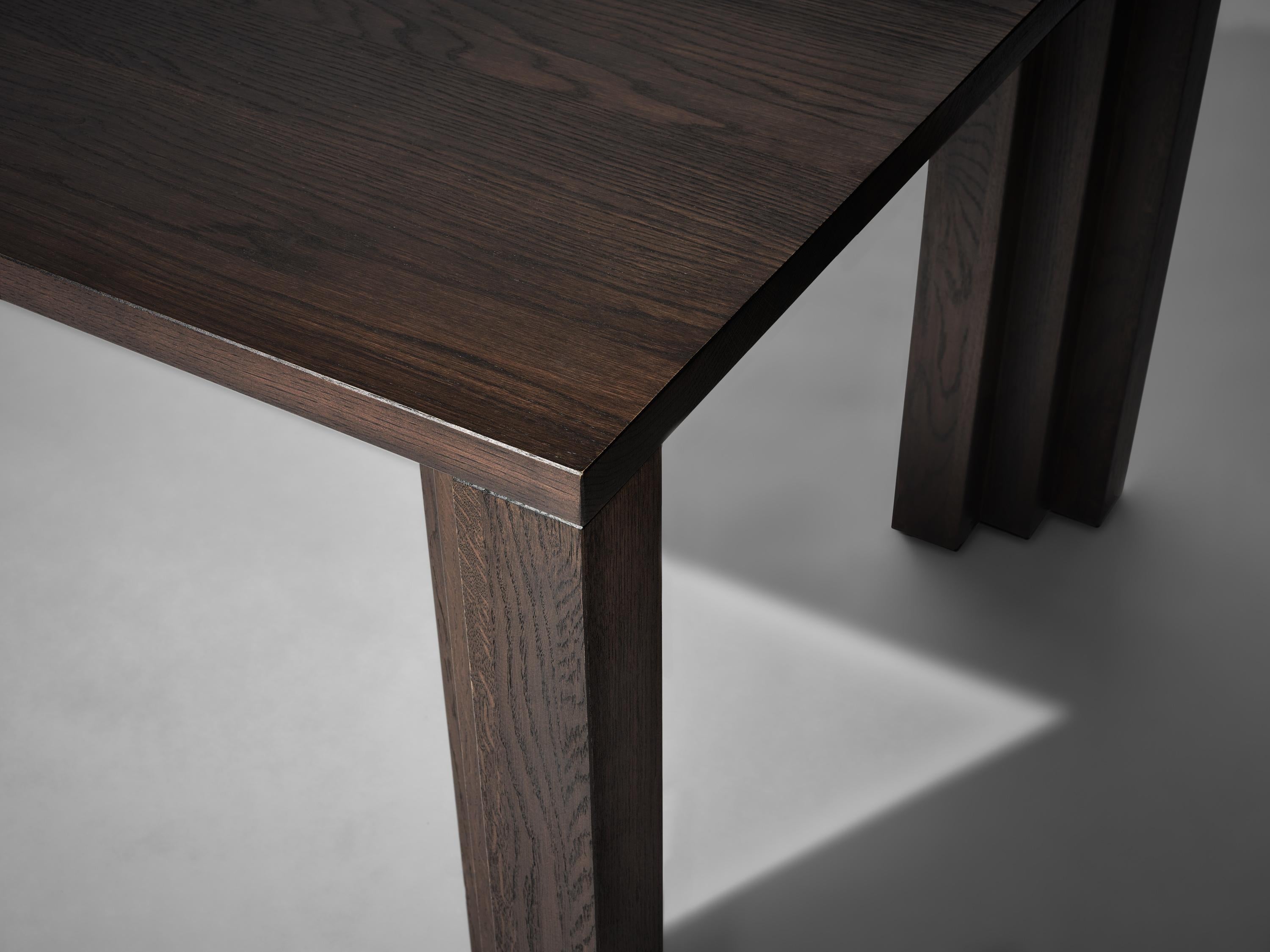 Chêne Handcrafted Brutalist Cadence Table in Solid Dark Brown French Oak - Mokko en vente