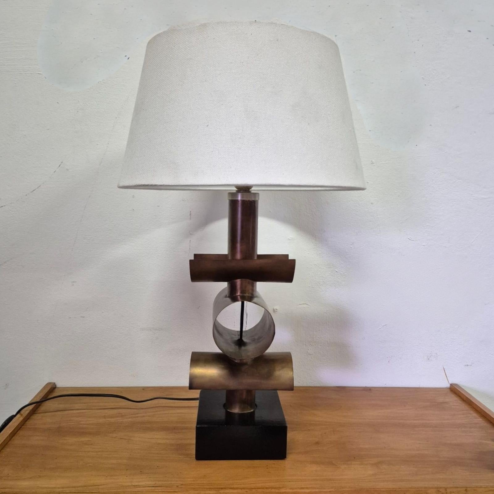 Copper Handcrafted brutalist copper table lamp, Netherlands 1960s For Sale