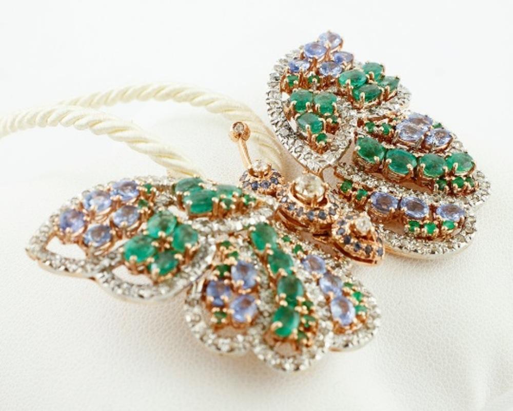 Butterfly brooch/ pendant realized in 9k rose gold and silver structure, totally studded by diamonds, emeralds and light blue sapphires.
The origin of this particular brooch goes back to the 1970s, it was totally handmade by Italian master