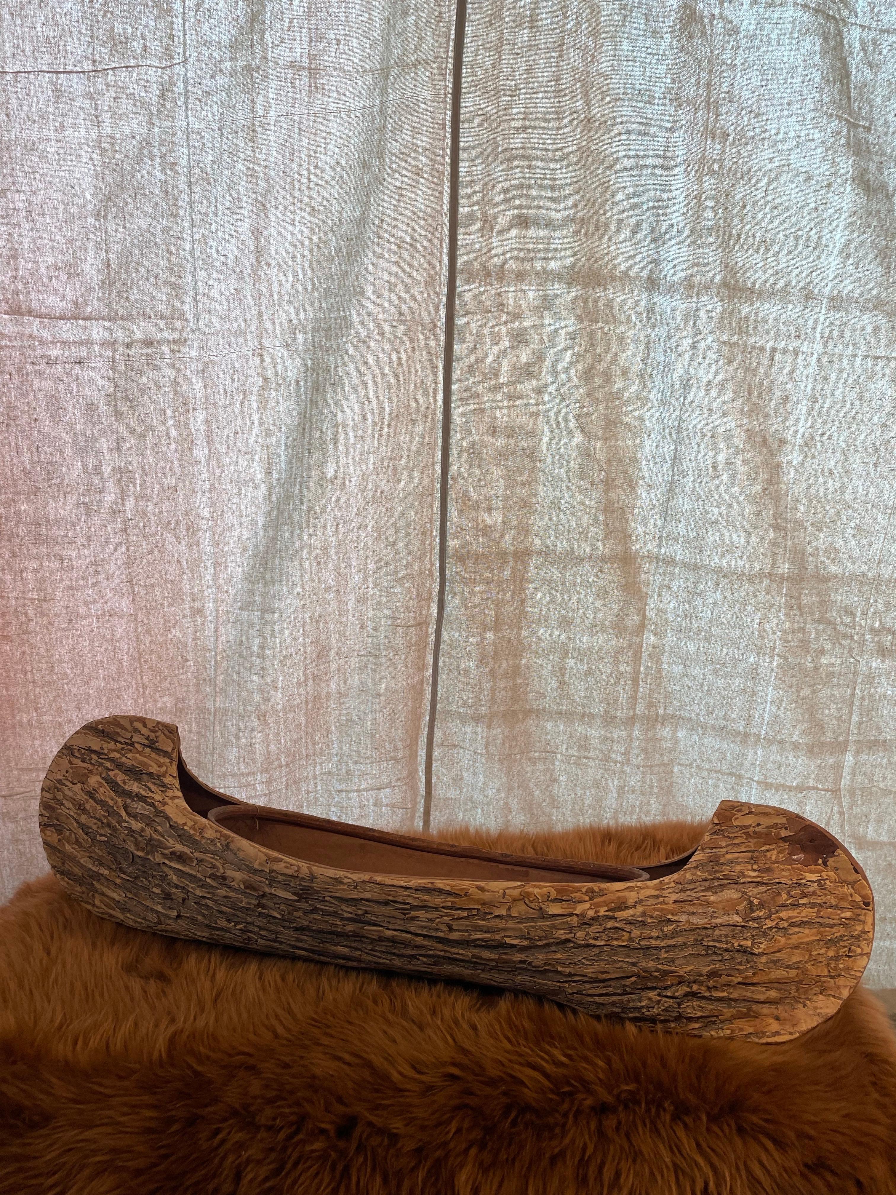 Artisanat Vase de canoë fabriqué à la main en liège d'arbre naturel, milieu du 20e siècle en vente