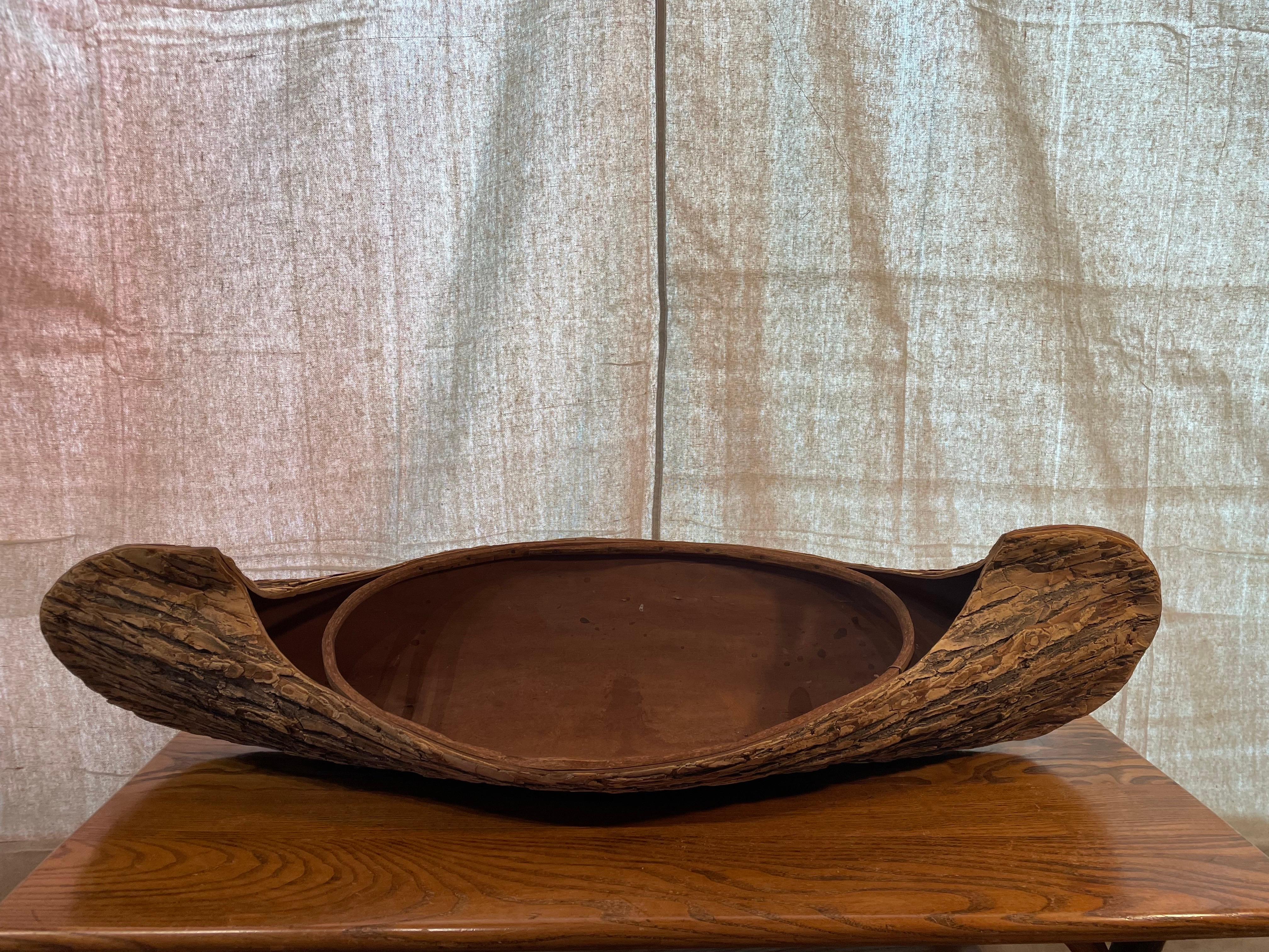 Américain Vase de canoë fabriqué à la main en liège d'arbre naturel, milieu du 20e siècle en vente