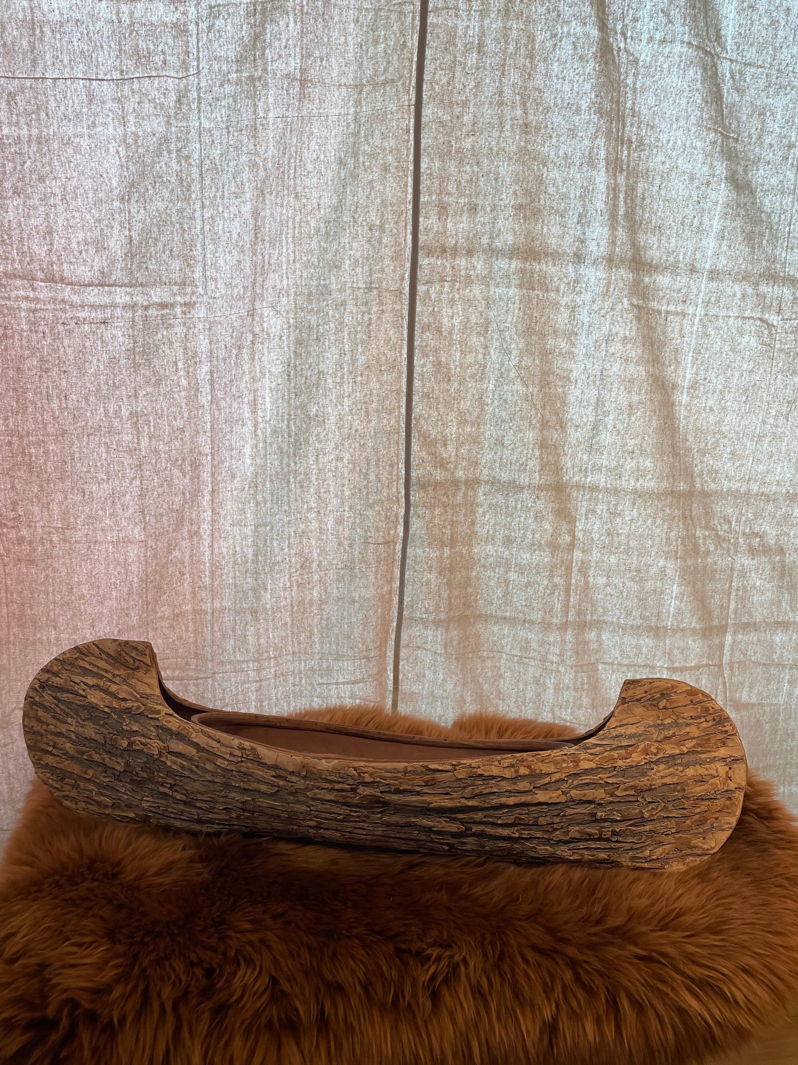 Vase de canoë fabriqué à la main en liège d'arbre naturel, milieu du 20e siècle Bon état - En vente à Northport, MI