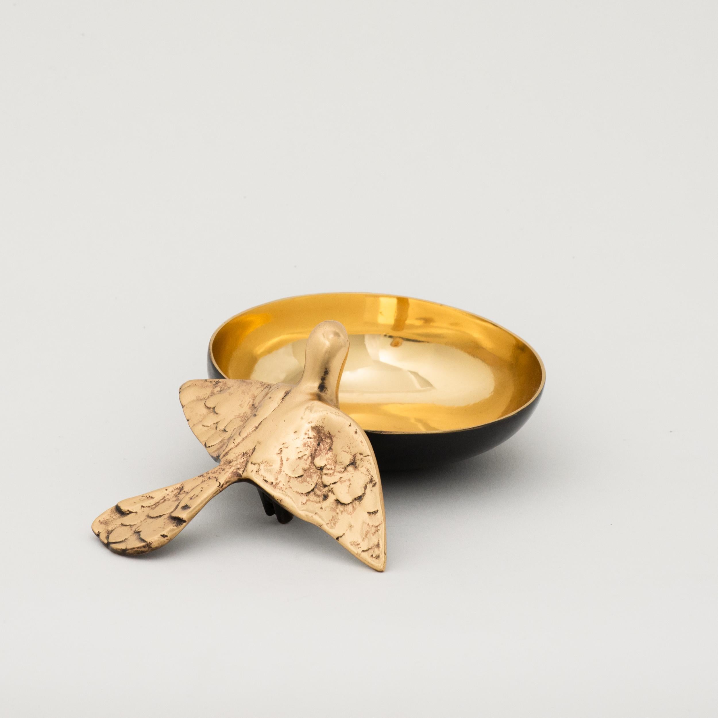 Handgefertigte Dekoschale aus Bronzeguss mit Vogel (Indisch)