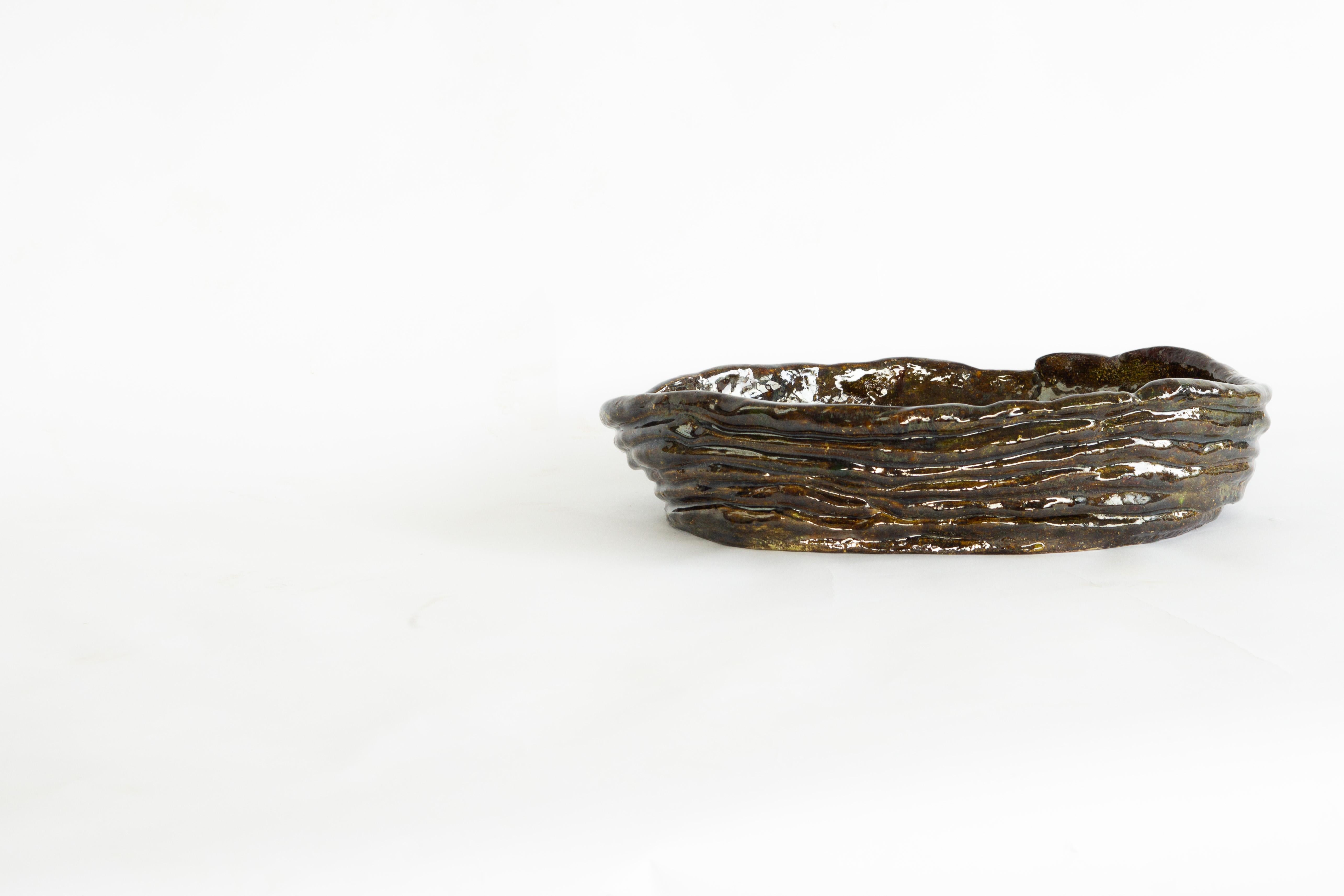 Bol en céramique artisanale en Greene & Greene - Vaisseau sculptural ovale en vente 4