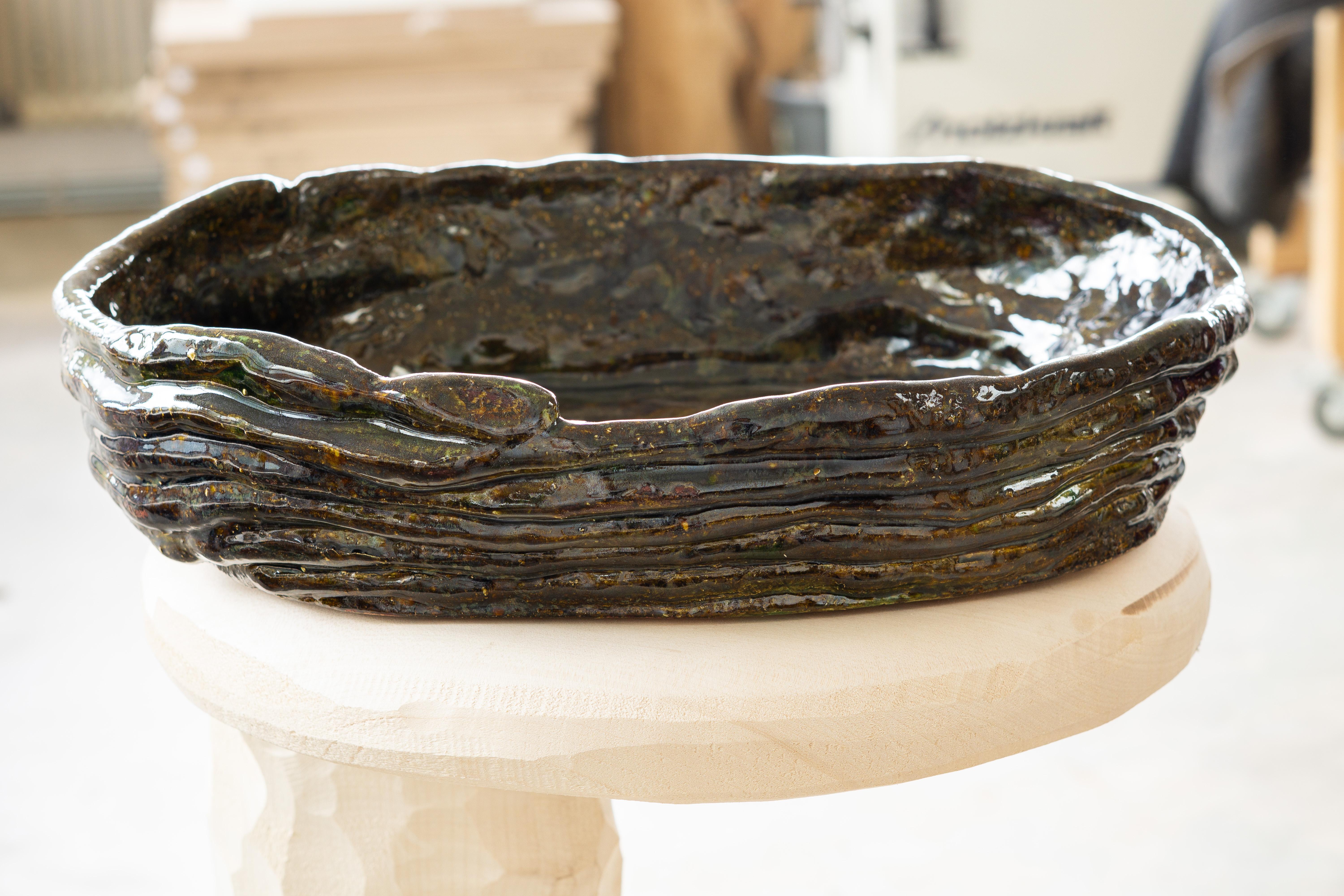 Bol en céramique artisanale en Greene & Greene - Vaisseau sculptural ovale en vente 11