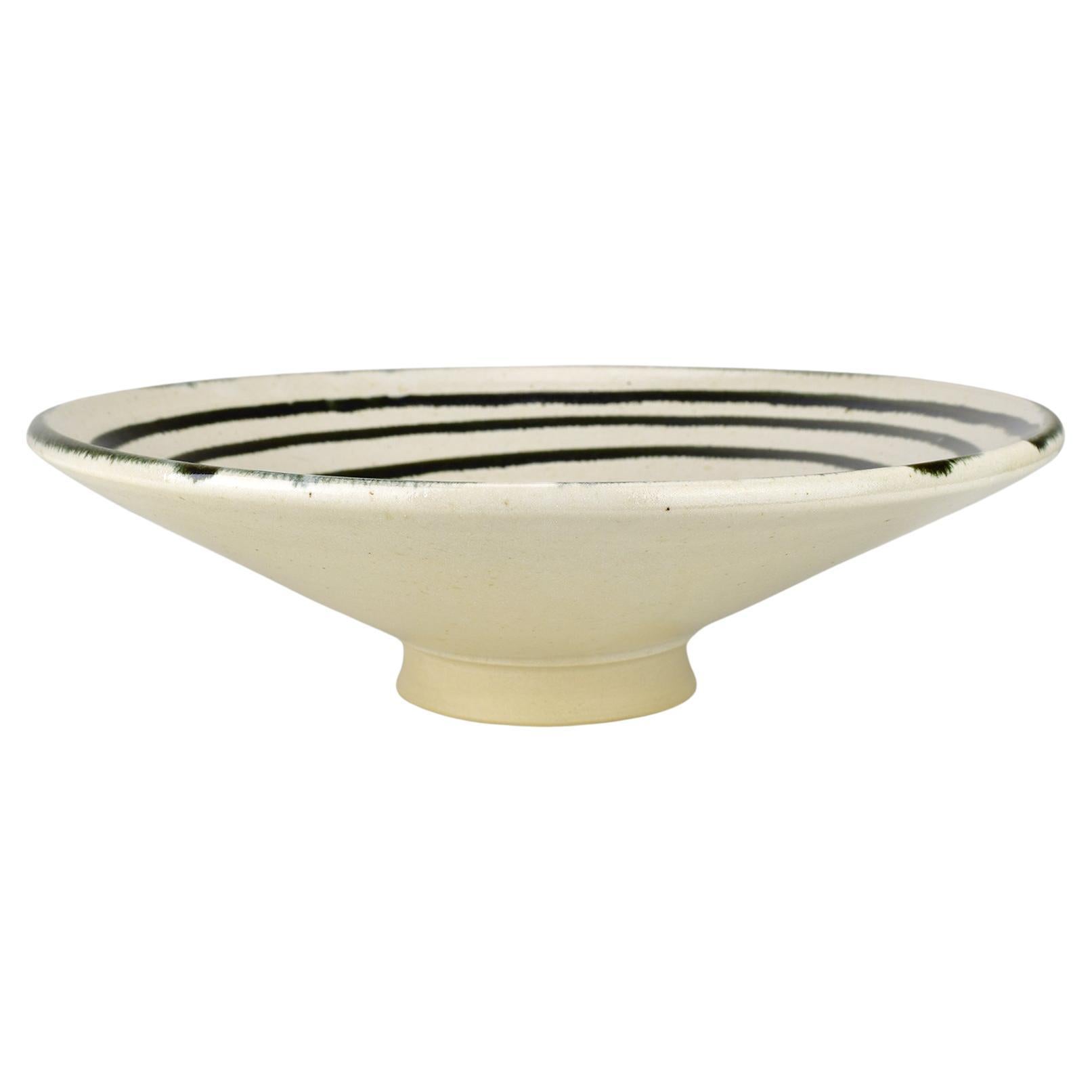 Cuenco de cerámica artesanal con diseño en espiral negra, Studio Pottery moderno, años 80 en venta