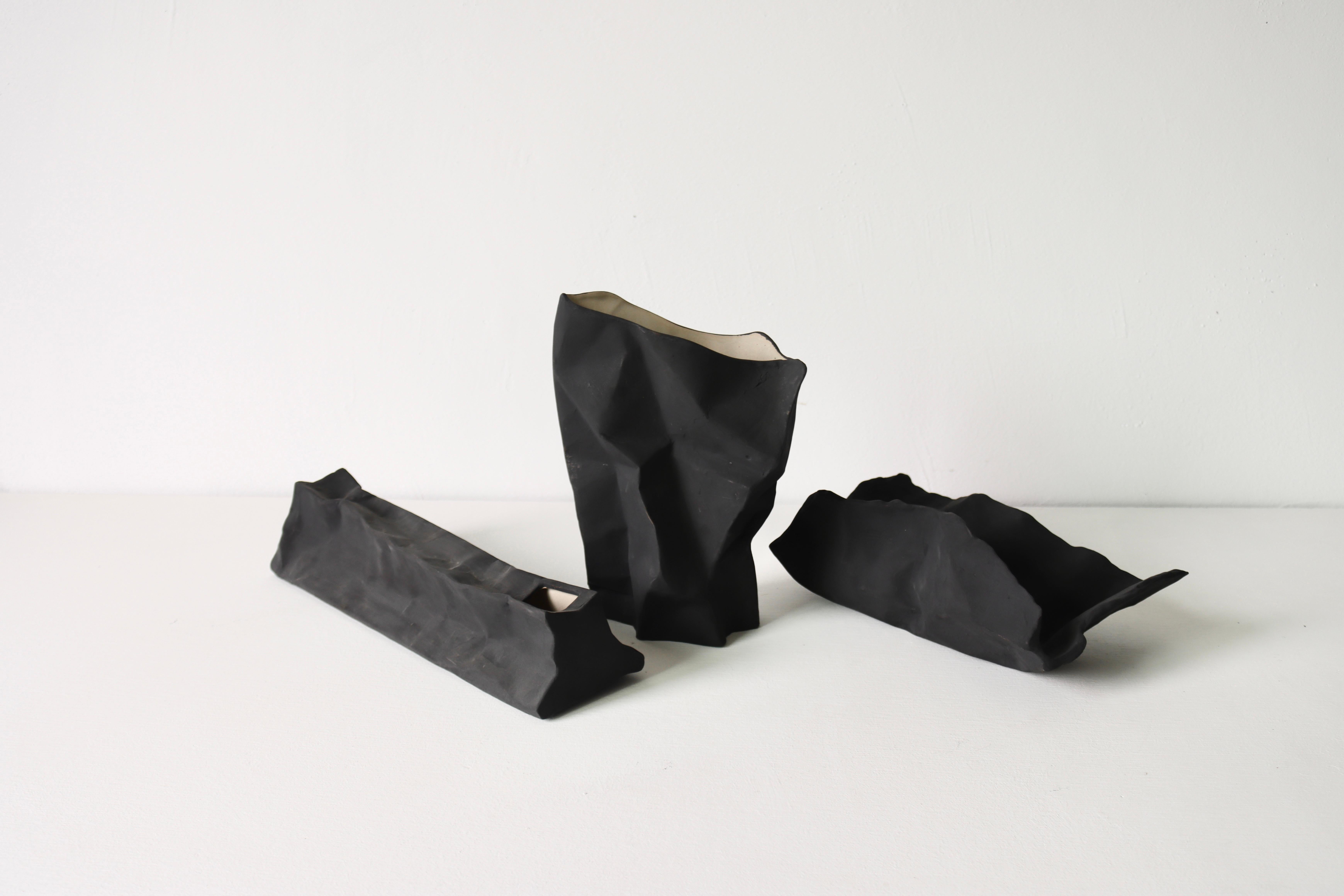 Set of 2 Vases, Dimensions (from left to right):
- 3.5