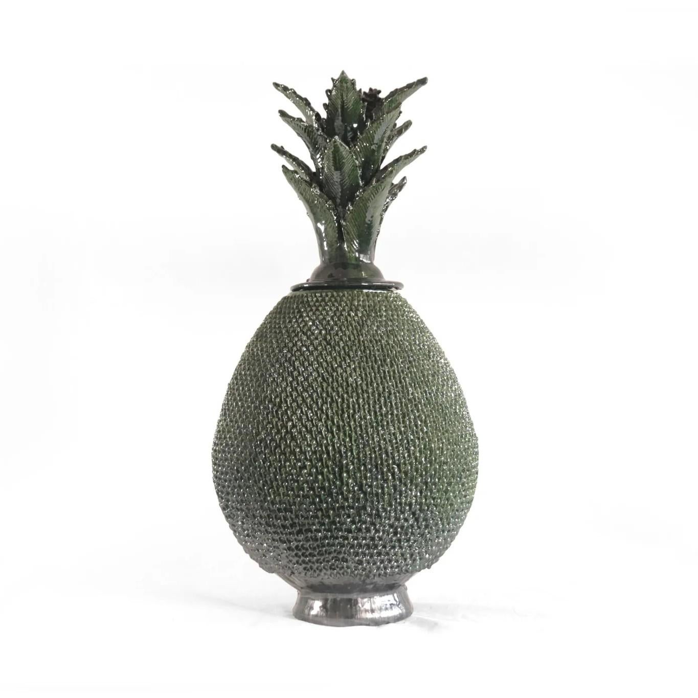 Fait main Ananas en céramique fabriqué à la main en vente
