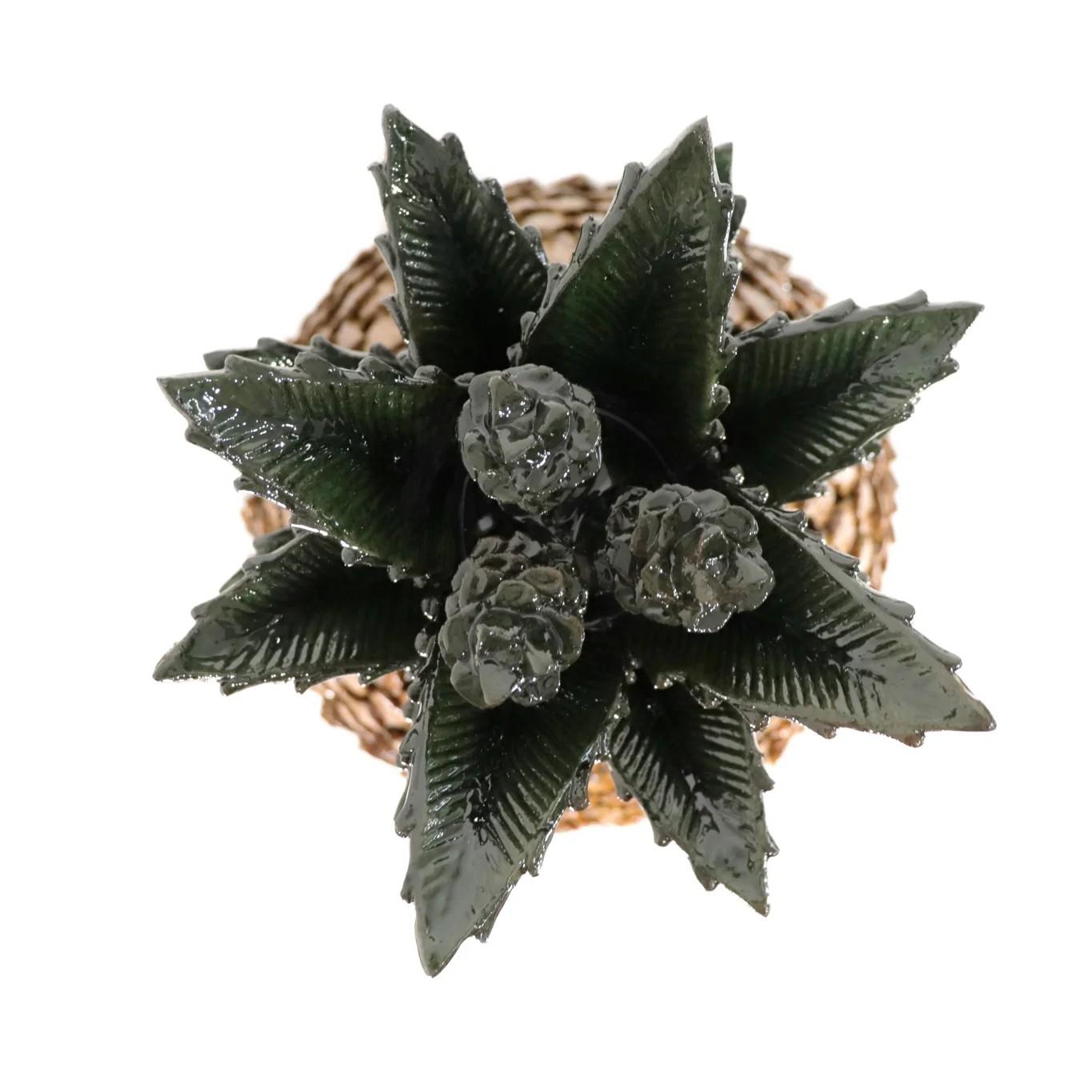 Apportez une touche d'art populaire mexicain à votre intérieur avec ce magnifique ananas en céramique fabriqué à la main. Fabriquée par des artisans qualifiés au Mexique, cette pièce décorative est fabriquée à partir d'argile à haute température et