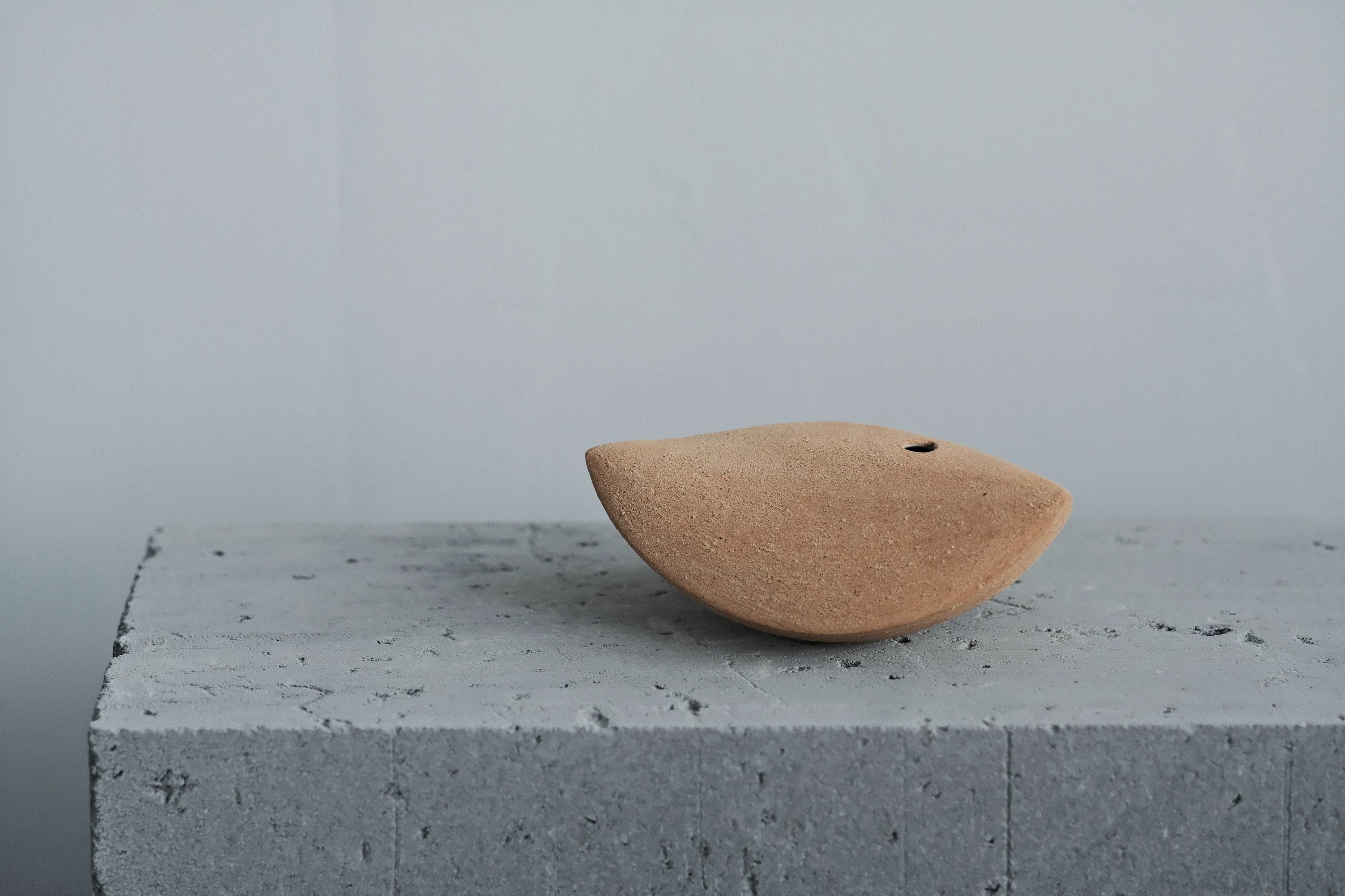 Vases sculpturaux en céramique fabriqués à la main (lot de 2) - Forme d'arc, Design/One contemporain Neuf - En vente à 景德镇市, CN