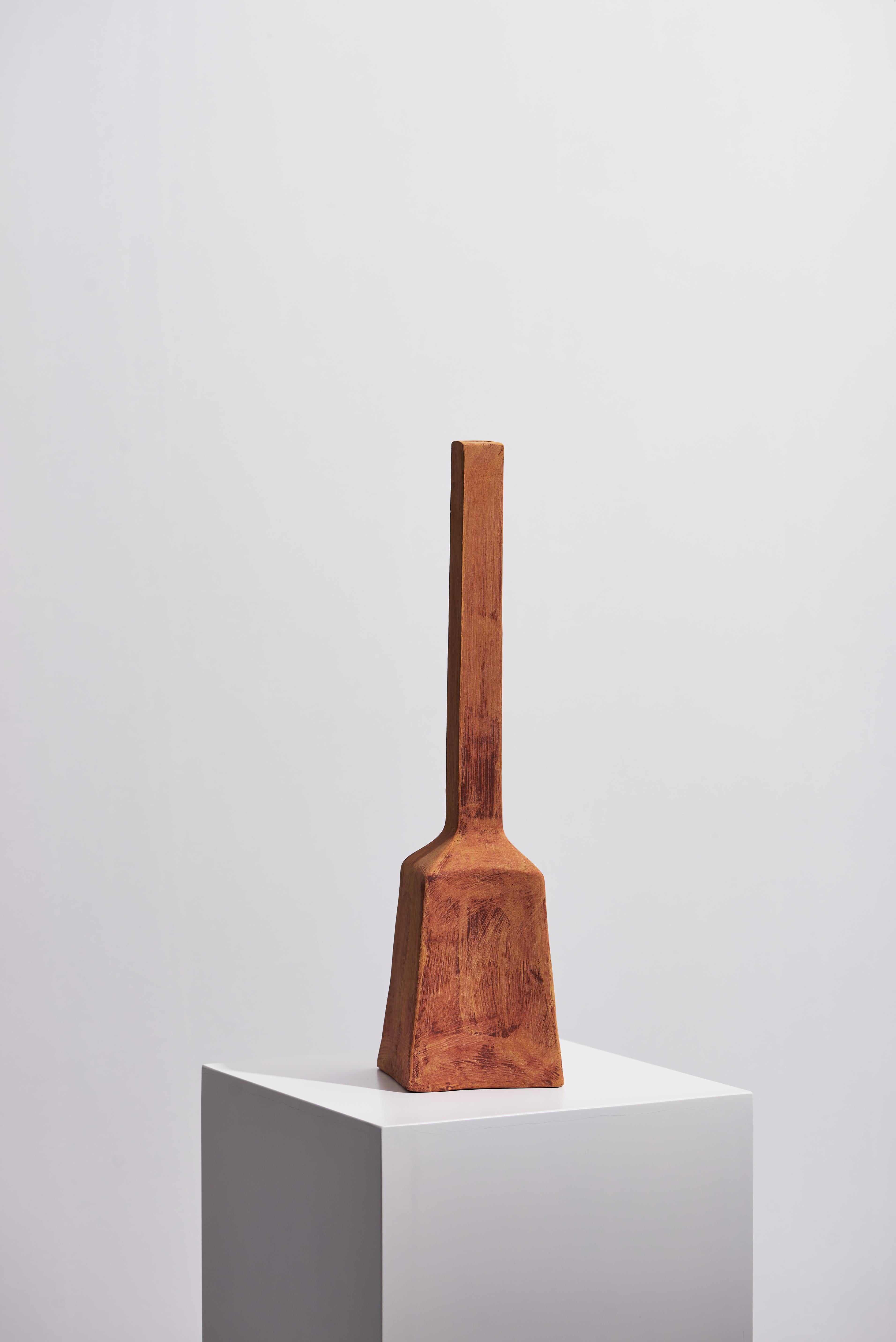Chinois Vases sculpturaux en céramique fabriqués à la main (lot de 2) - Design minimaliste à col long en vente