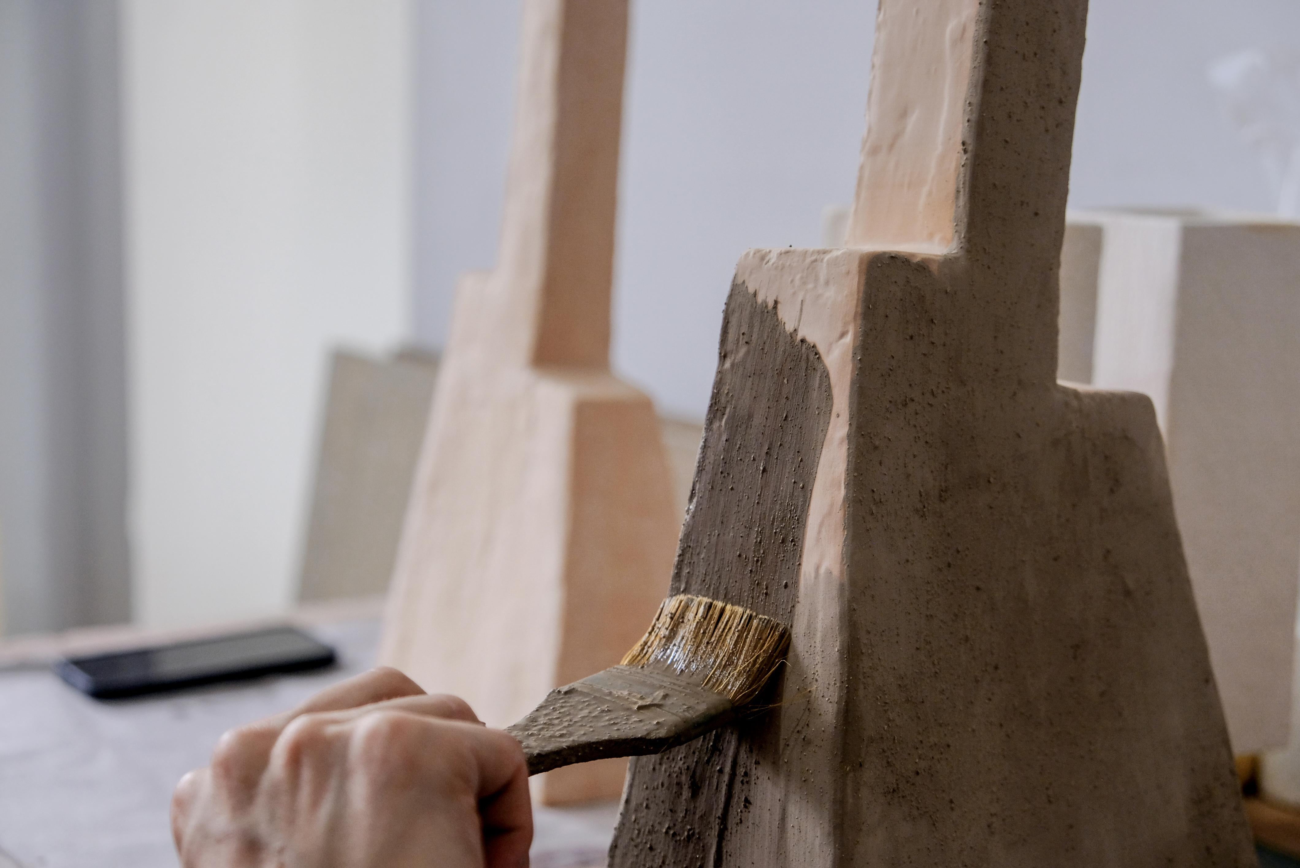 Vases sculpturaux en céramique fabriqués à la main (lot de 2) - Design minimaliste à col long Neuf - En vente à 景德镇市, CN