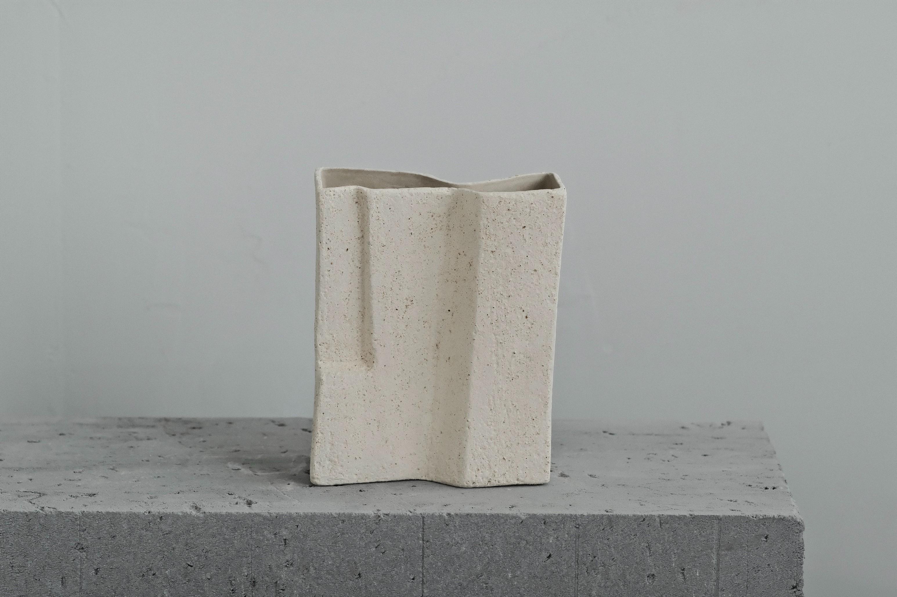 Chinois Vases sculpturaux en céramique fabriqués à la main (lot de 4) - Design/One Contemporary en vente