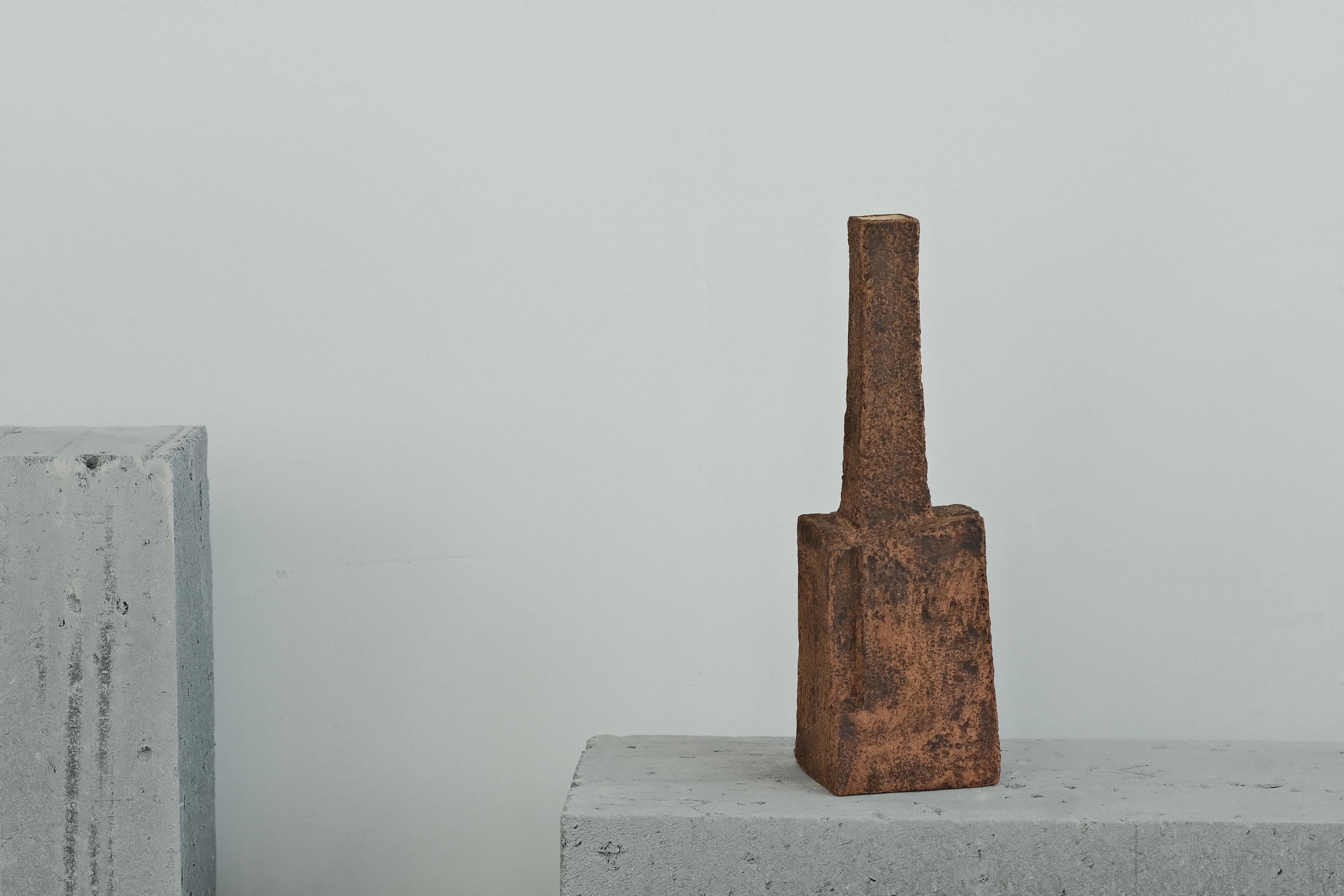 Handcrafted Ceramic Sculptural Vases (Set of 4) – Contemporary Design In New Condition For Sale In 景德镇市, CN
