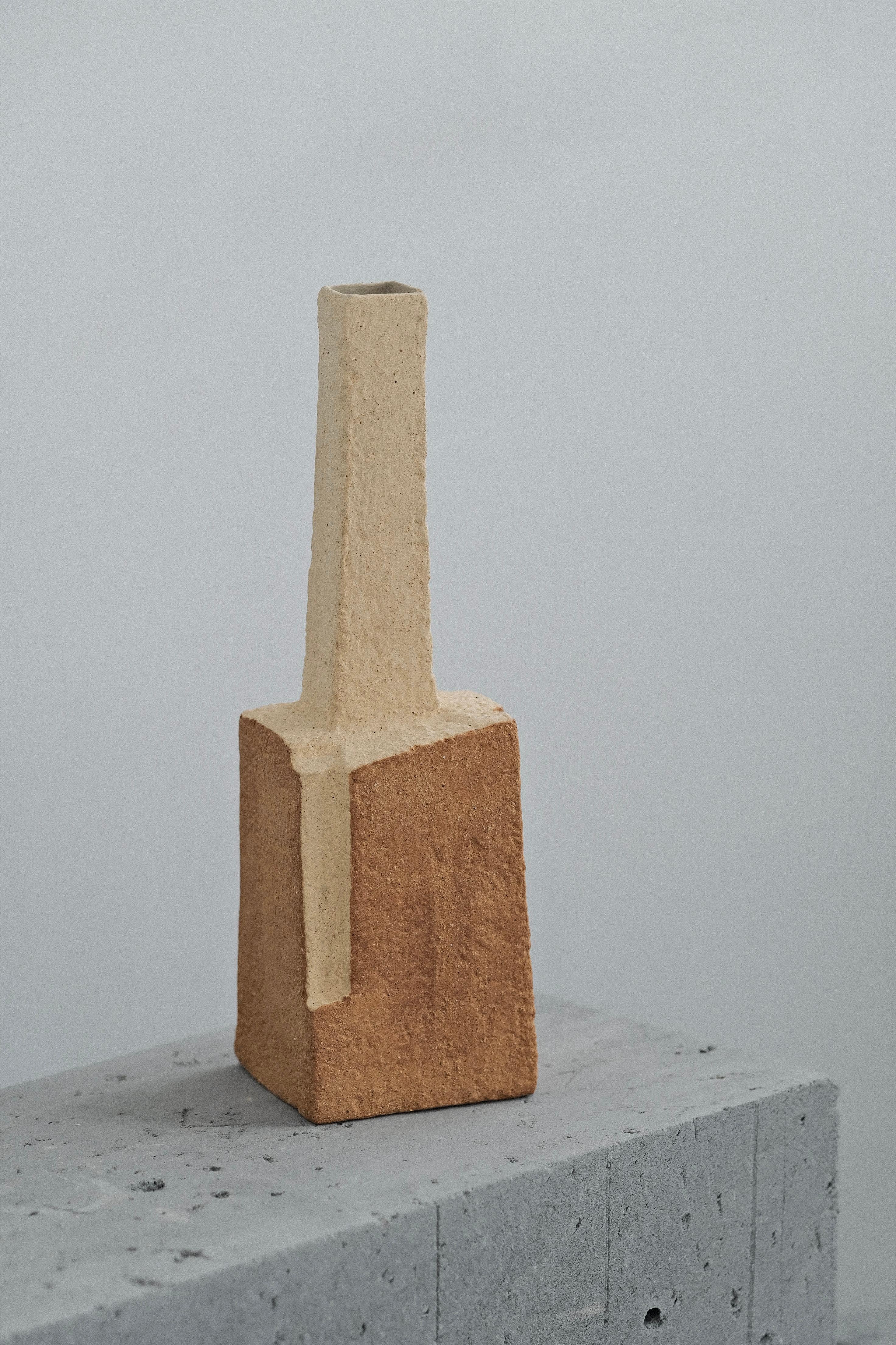 XXIe siècle et contemporain Vases sculpturaux en céramique fabriqués à la main (lot de 4) - Deux tons, Design/One Contemporary en vente