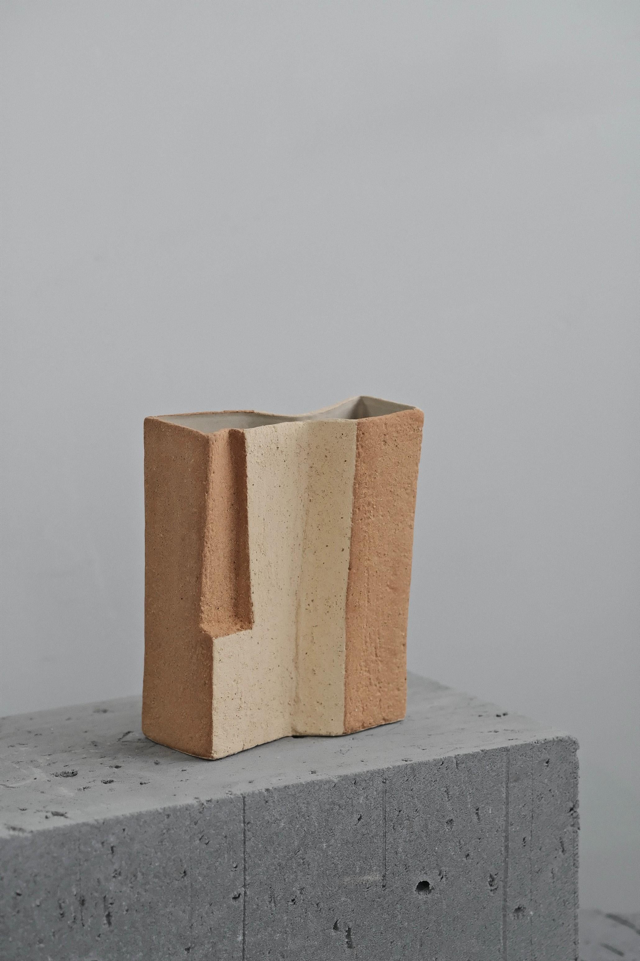 Céramique Vases sculpturaux en céramique fabriqués à la main (lot de 4) - Deux tons, Design/One Contemporary en vente