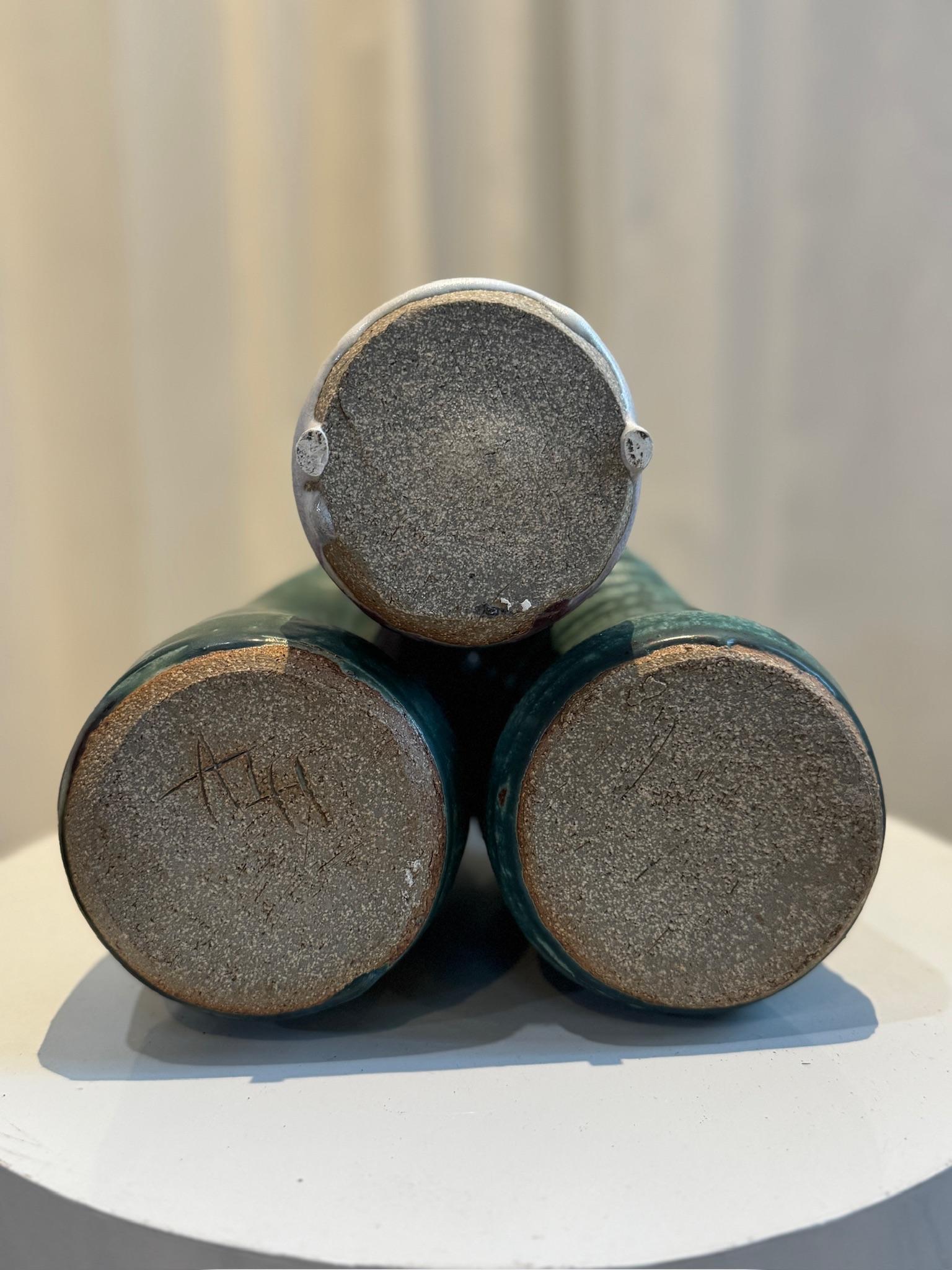 Handcrafted Ceramic Sculpture - Organische abstrakte Form mit Texturkontrast (Organische Moderne) im Angebot