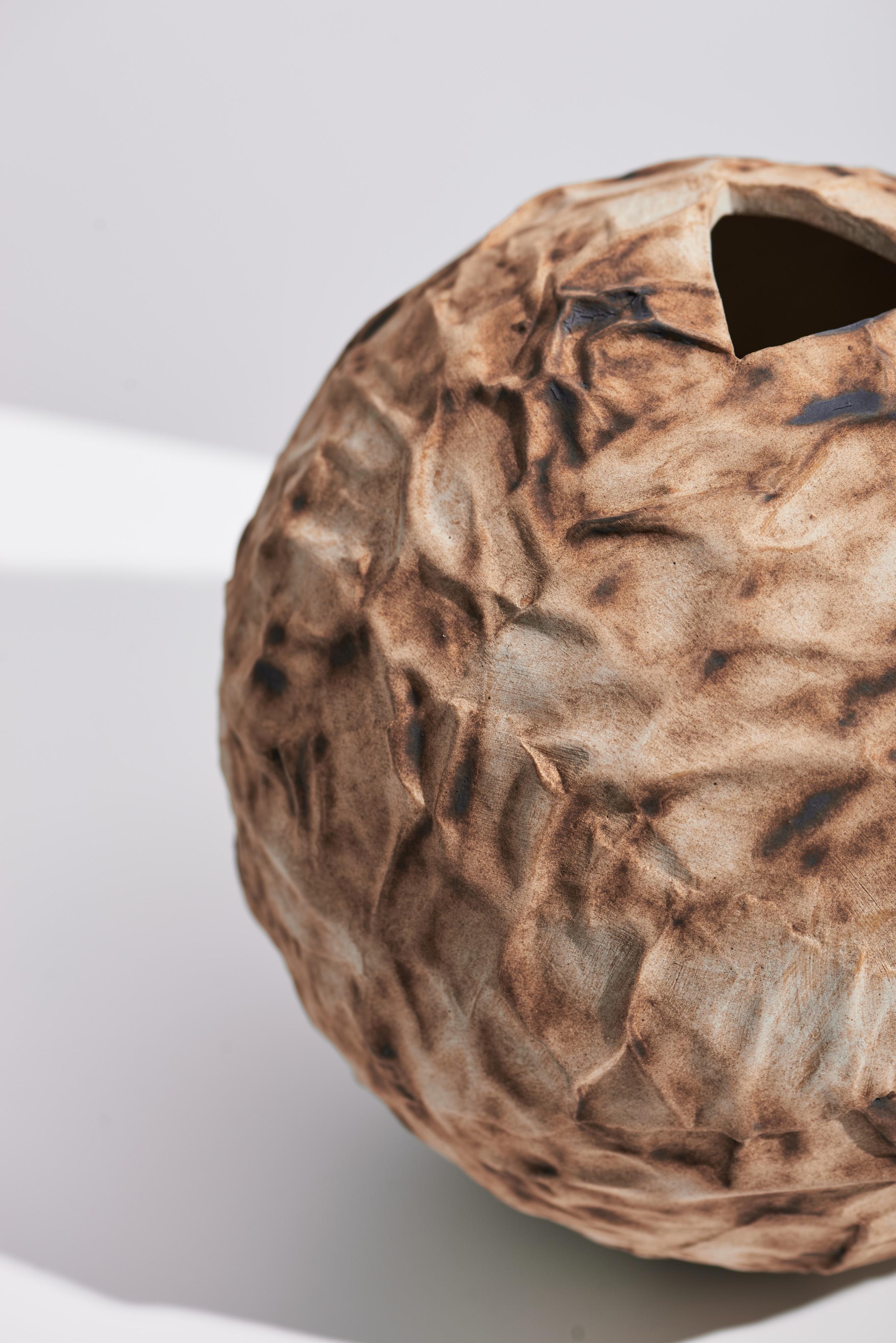 Handcrafted Ceramic Sphere Vases (Set of 3) - Sculptural Art Object In New Condition For Sale In 景德镇市, CN