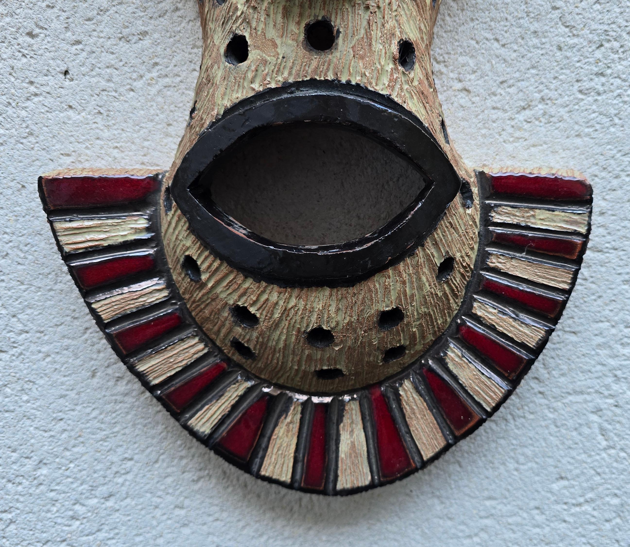 Masque tribal en céramique fabriqué à la main en vente 5