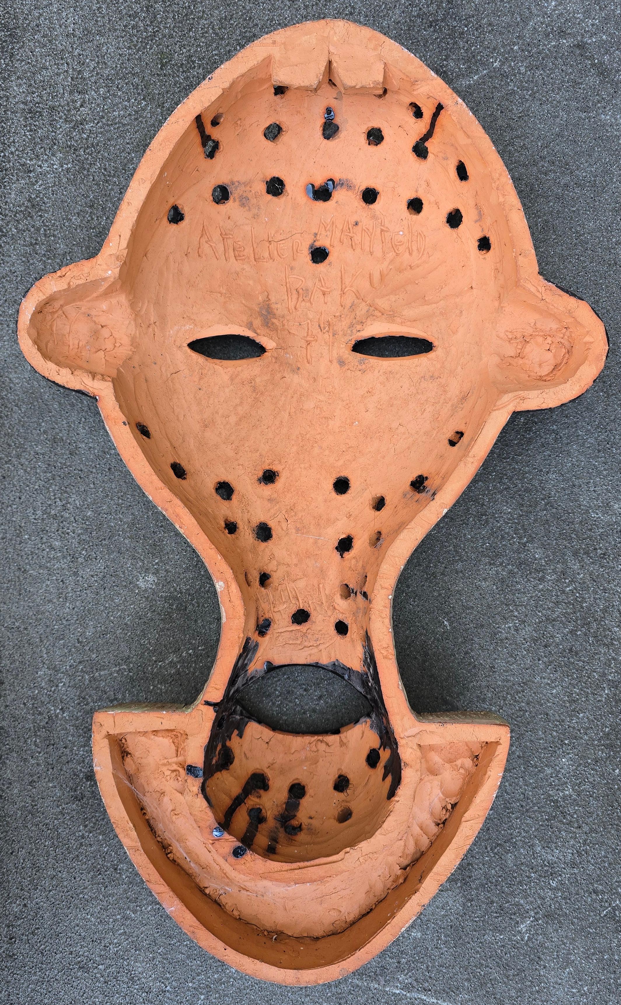 Vernissé Masque tribal en céramique fabriqué à la main en vente
