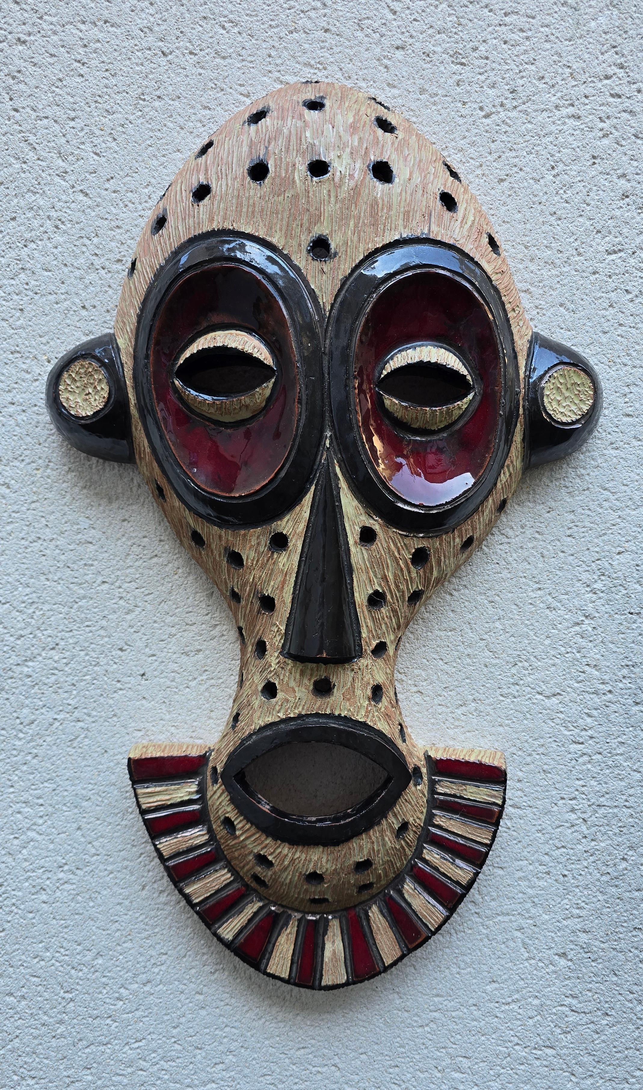 20ième siècle Masque tribal en céramique fabriqué à la main en vente