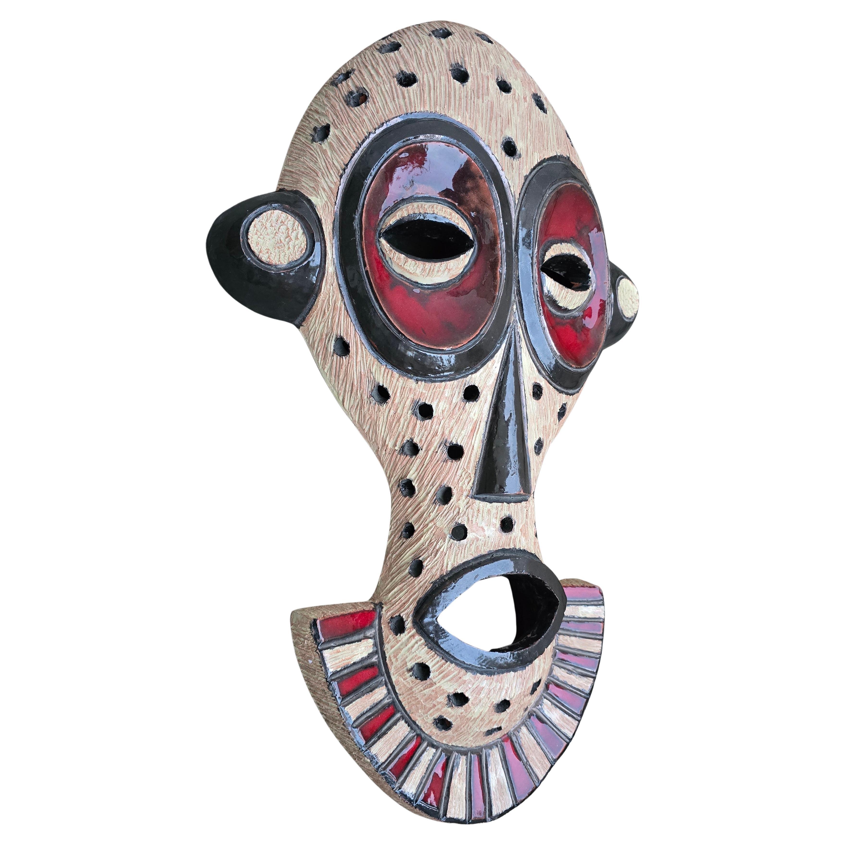 Maschera tribale in ceramica realizzata a mano