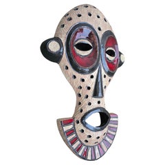 Maschera tribale in ceramica realizzata a mano