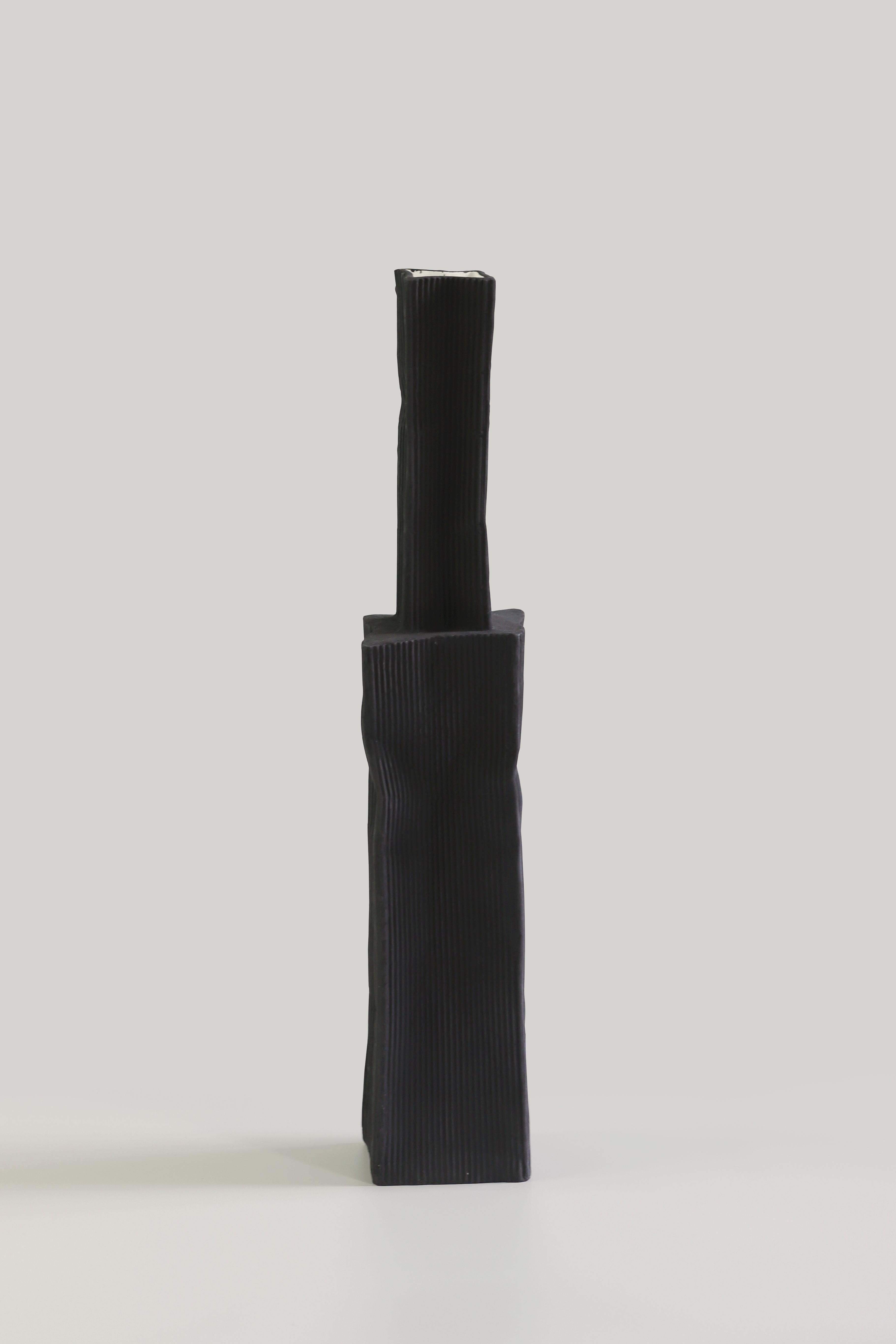 Ensemble de 2 vases, Dimensions (de gauche à droite) :
- 21,5 