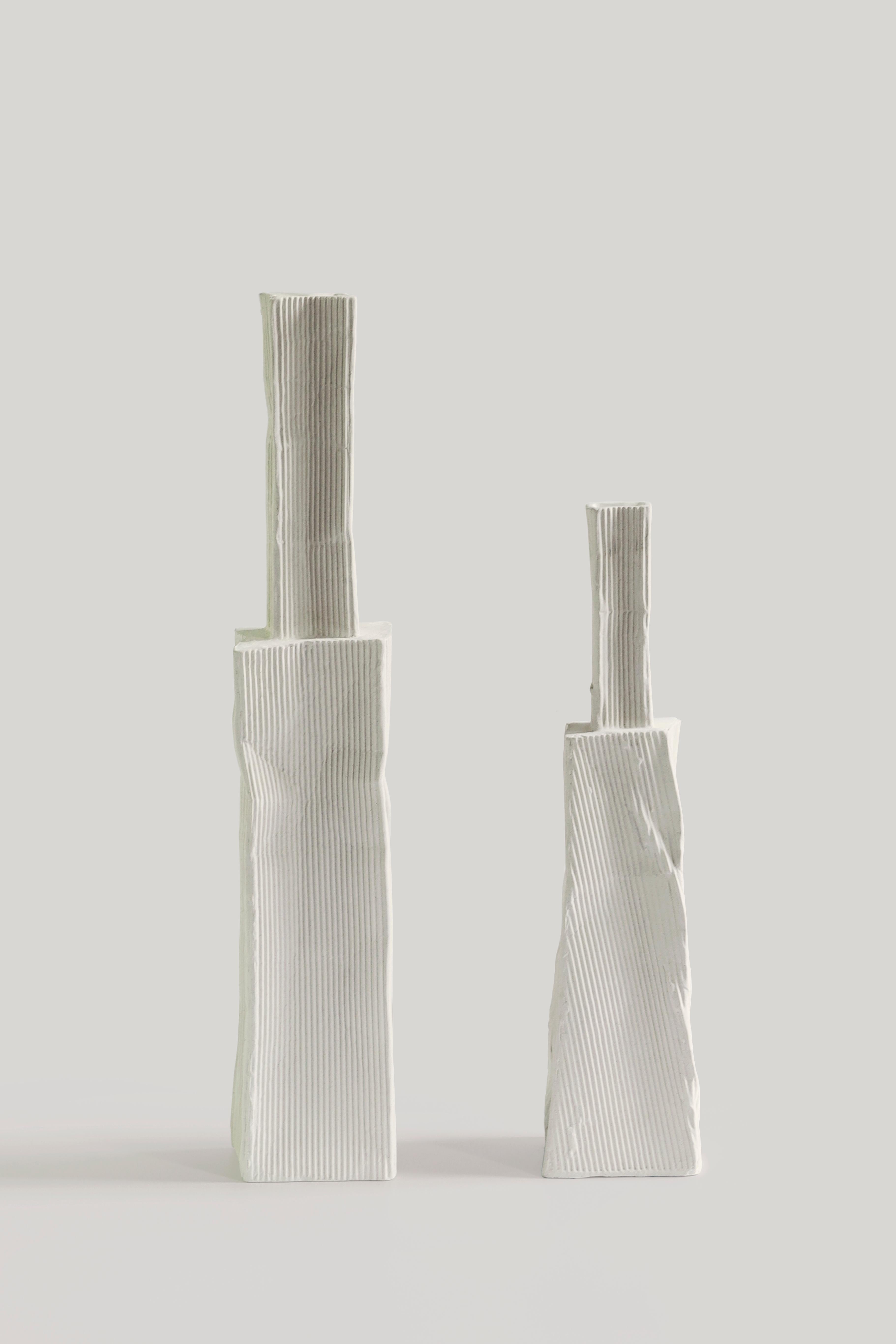 Chinois Vases en céramique fabriqués à la main (set de 2)- avec texture ondulée en vente