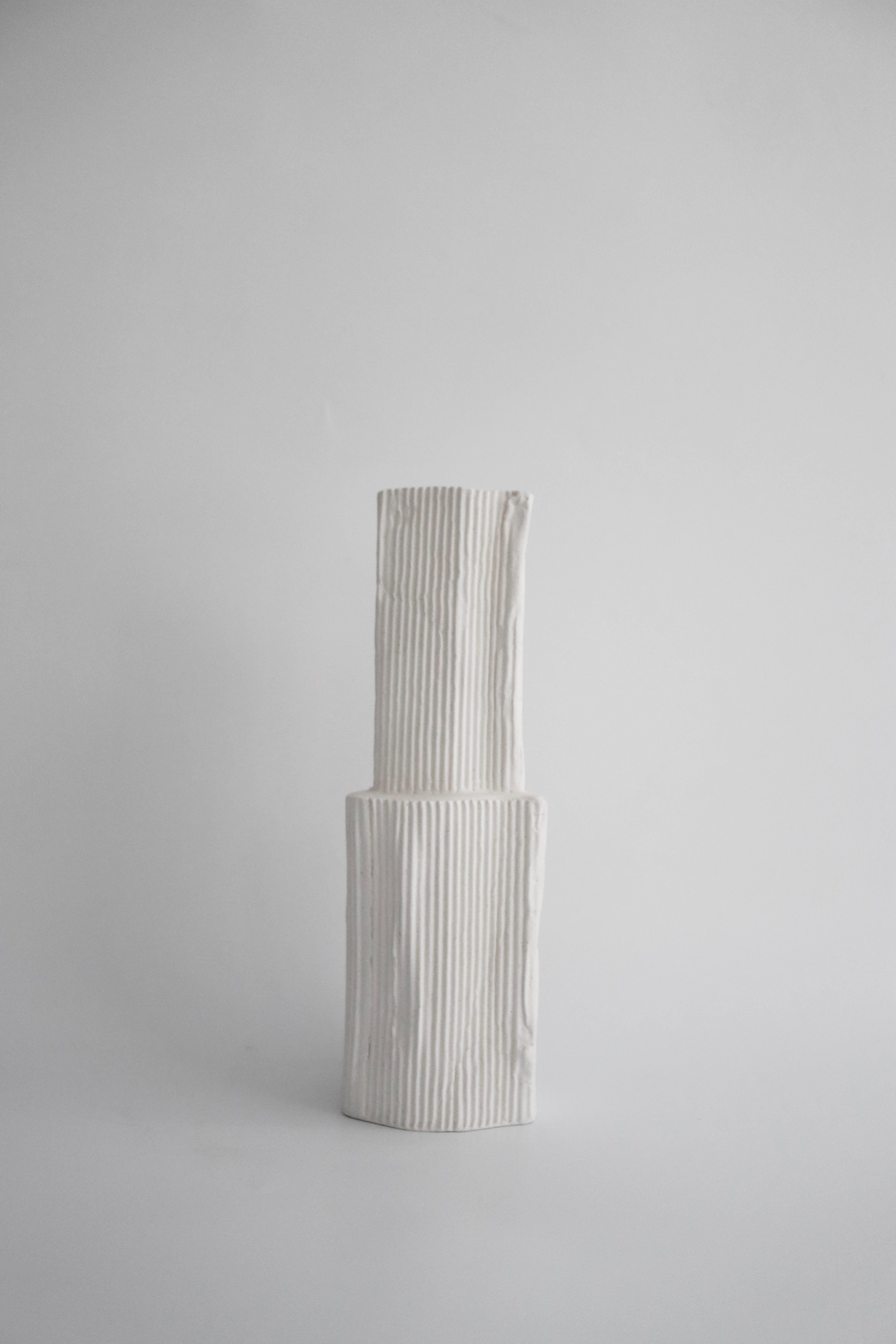 Chinois Vases en céramique fabriqués à la main (set de 2)- avec texture ondulée en vente