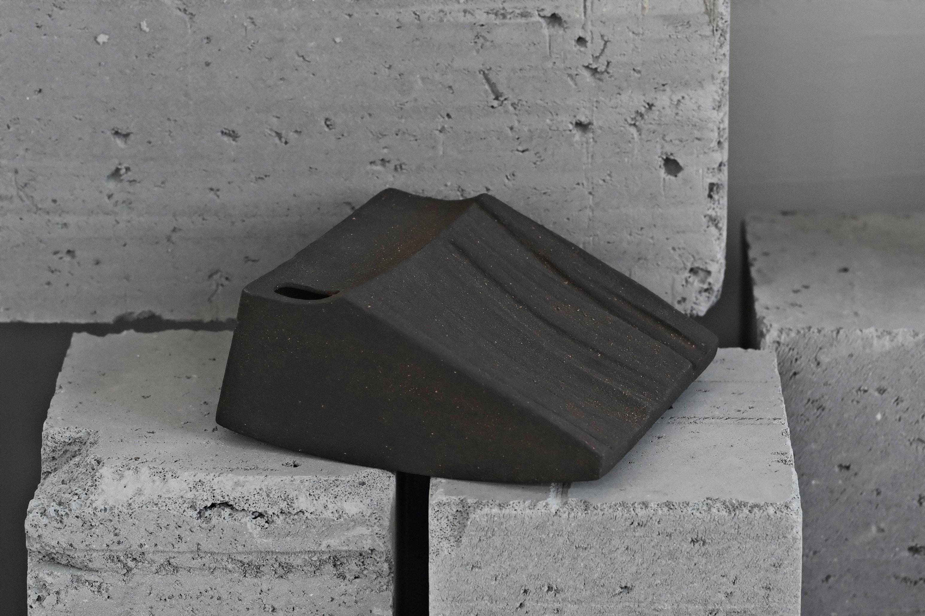 Vases en céramique fabriqués à la main (six de 4) - avec forme froissée Neuf - En vente à 景德镇市, CN