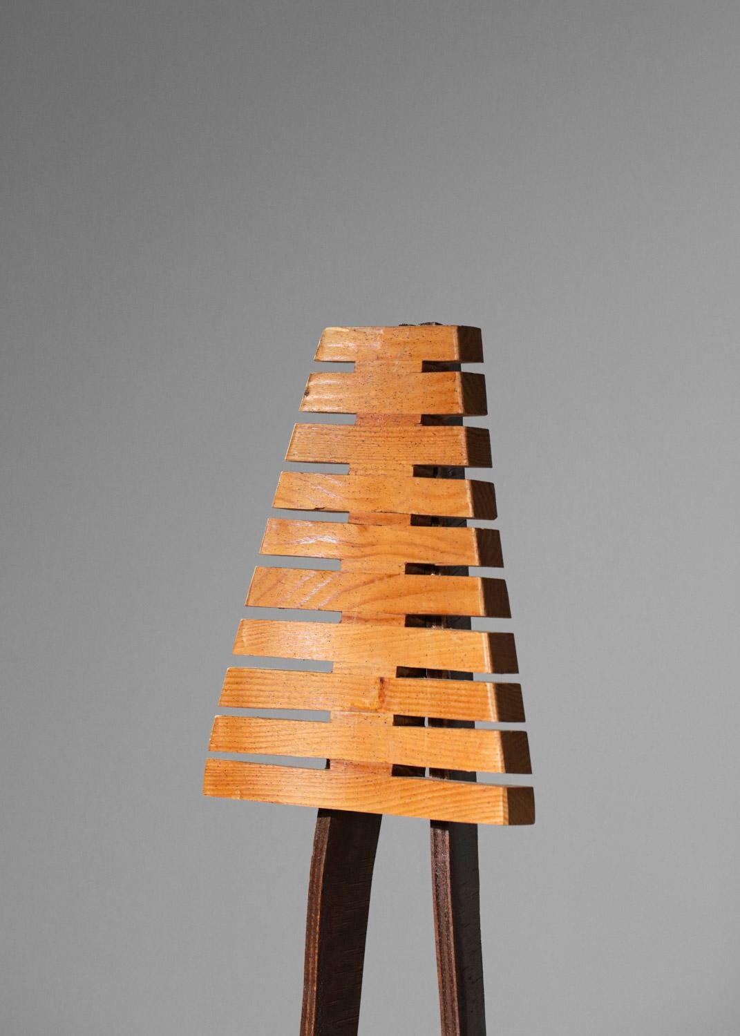 Handgefertigter Stuhl, einzigartiger Prototyp, montiert auf Zylinder, Massivholz, 80er Jahre im Angebot 2