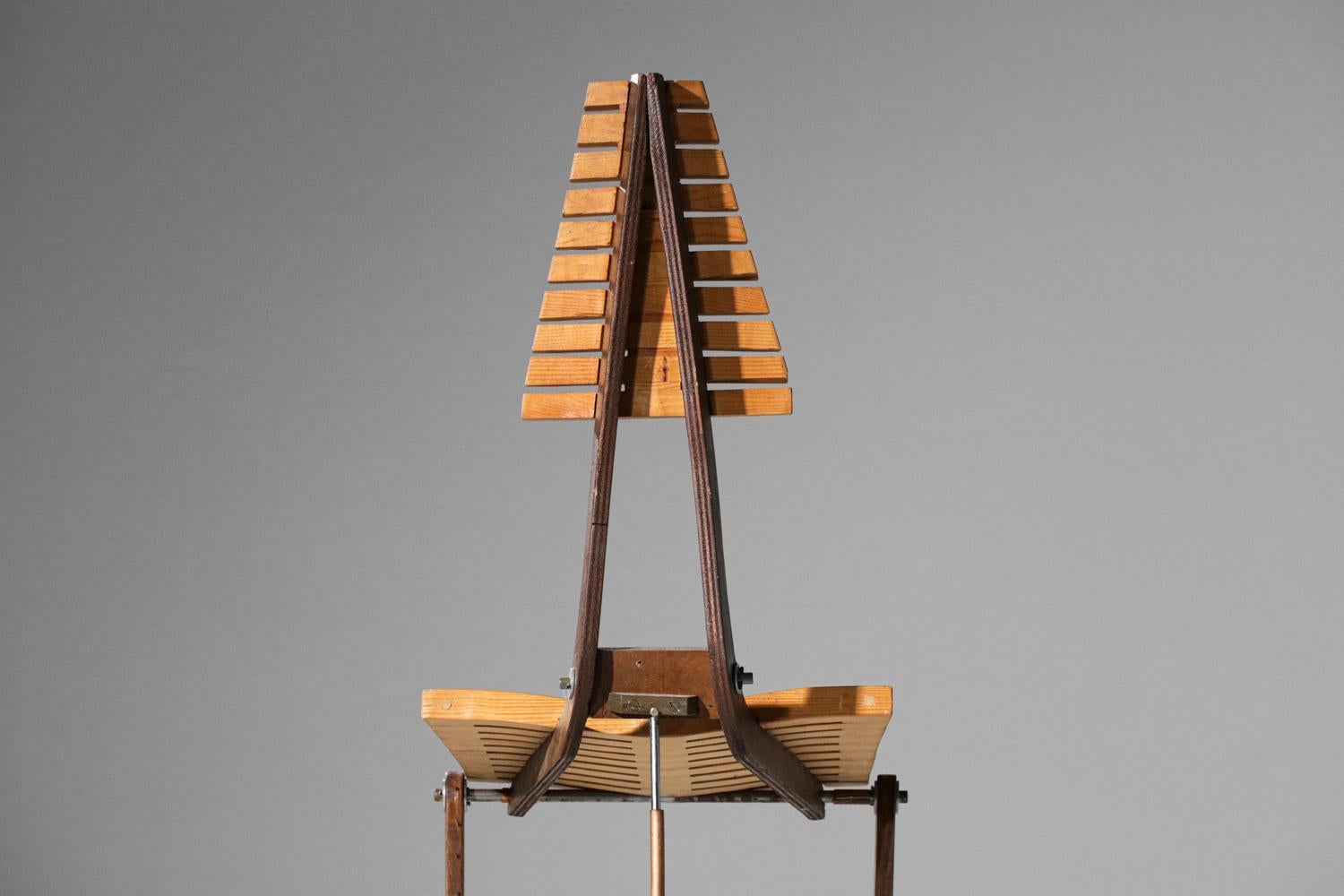 Handgefertigter Stuhl, einzigartiger Prototyp, montiert auf Zylinder, Massivholz, 80er Jahre im Angebot 3
