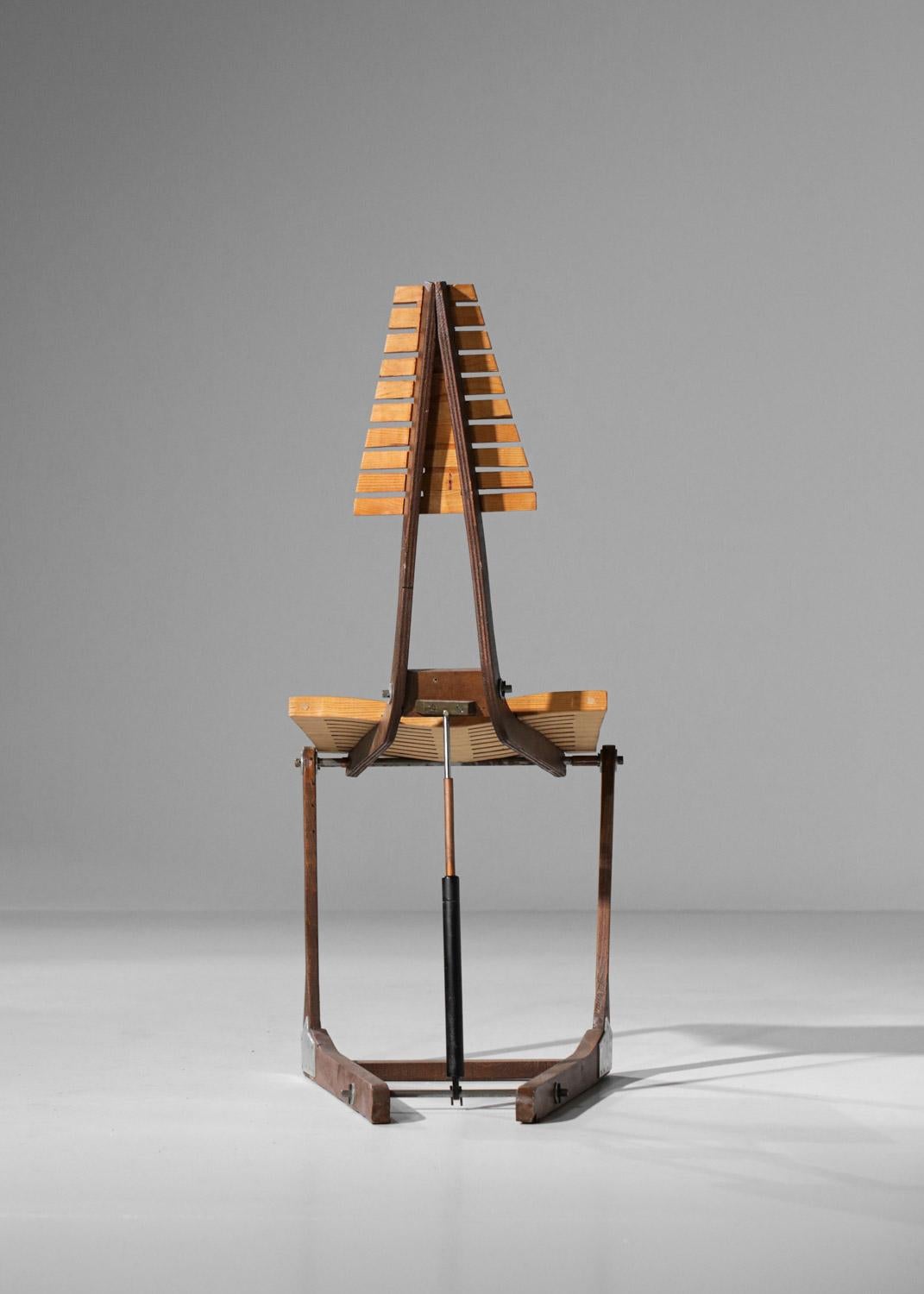 Handgefertigter Stuhl, einzigartiger Prototyp, montiert auf Zylinder, Massivholz, 80er Jahre im Angebot 4