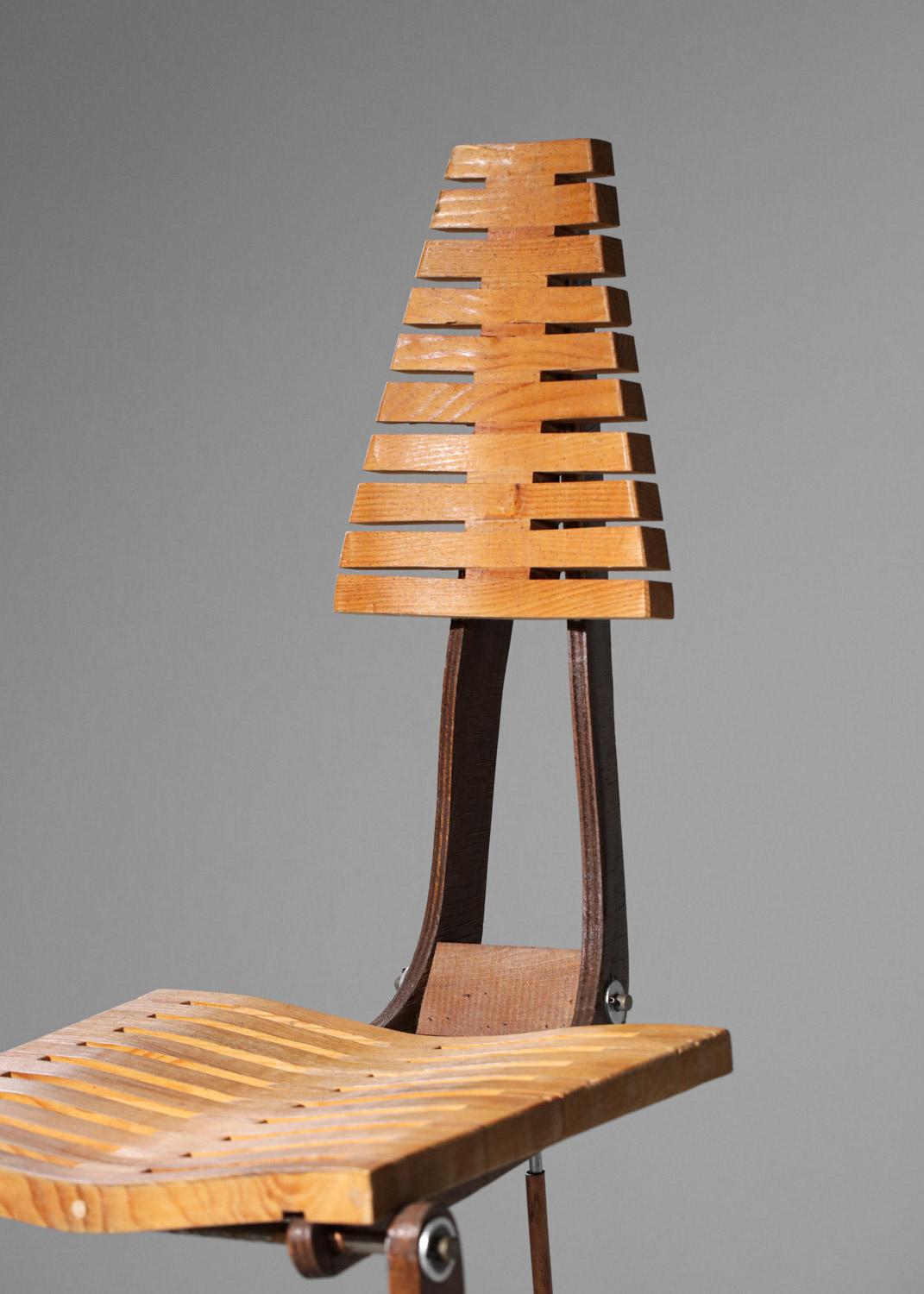 Handgefertigter Stuhl, einzigartiger Prototyp, montiert auf Zylinder, Massivholz, 80er Jahre (Französisch) im Angebot