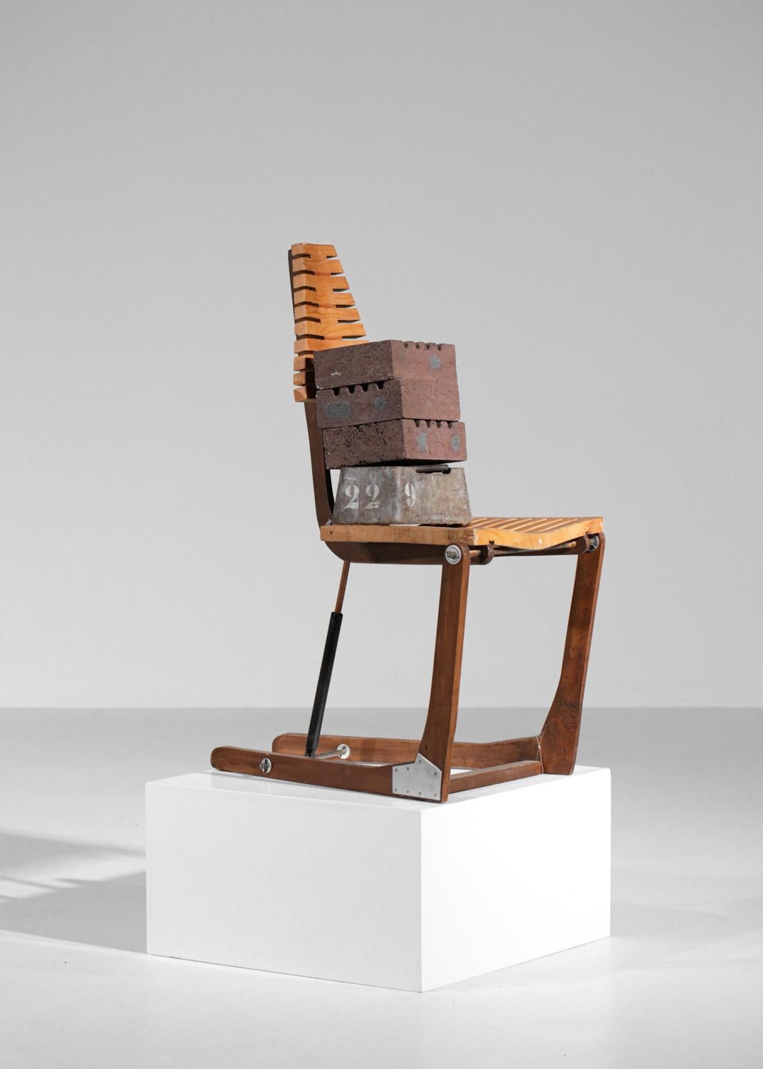 Handgefertigter Stuhl, einzigartiger Prototyp, montiert auf Zylinder, Massivholz, 80er Jahre (Metall) im Angebot