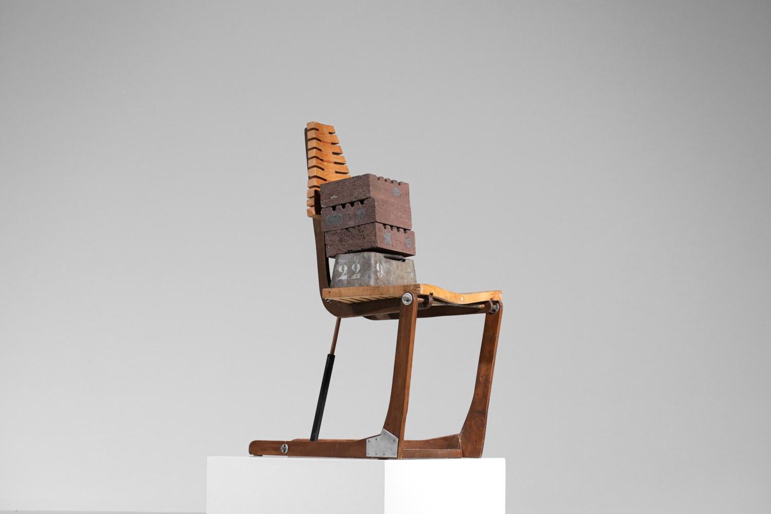 Handgefertigter Stuhl, einzigartiger Prototyp, montiert auf Zylinder, Massivholz, 80er Jahre im Angebot 1
