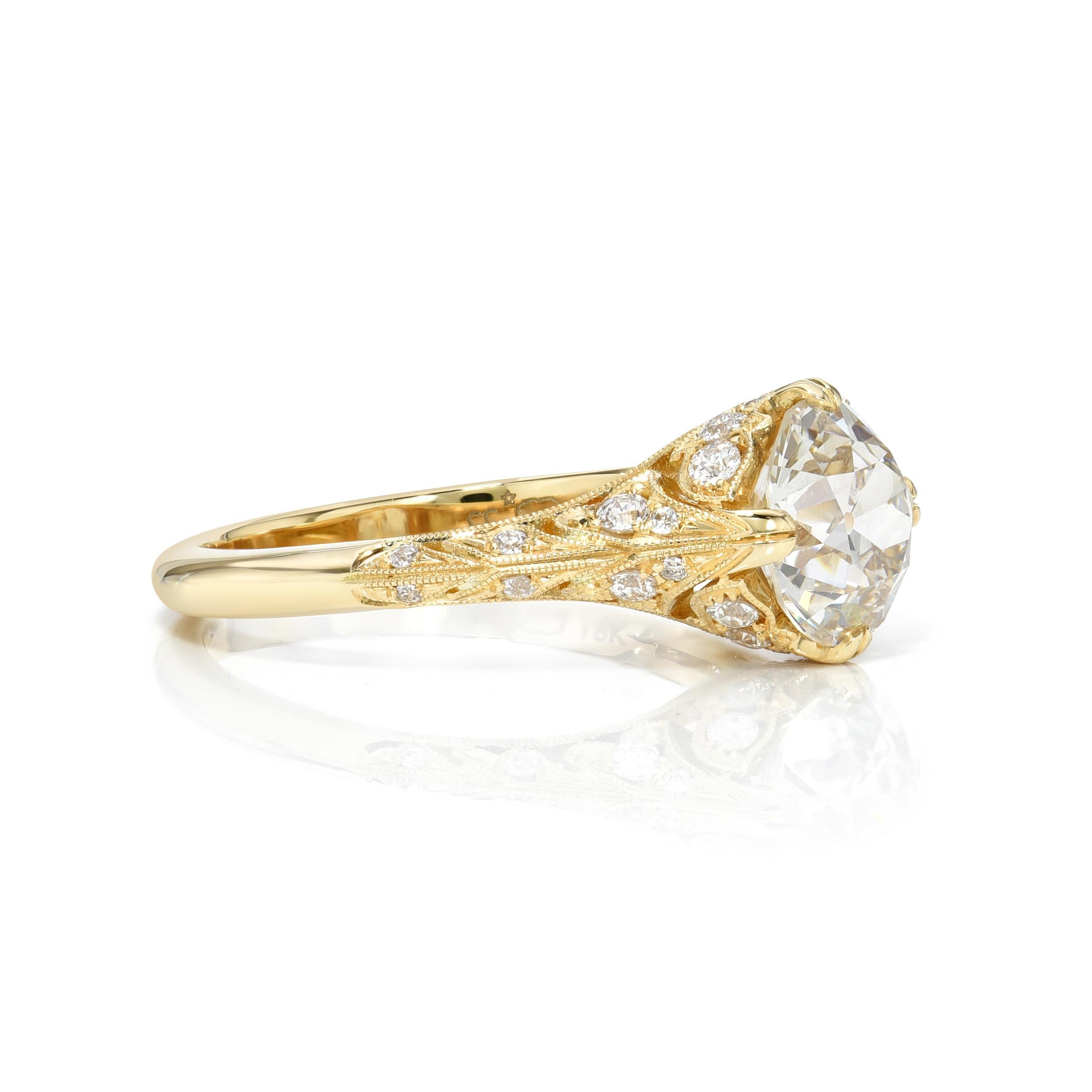 1,43ct L-Faint Brown/VS1 GIA-zertifizierter Diamant im alten europäischen Schliff mit 0,22ctw Diamanten im alten europäischen Schliff in einer handgefertigten Fassung aus 18K Gelbgold.