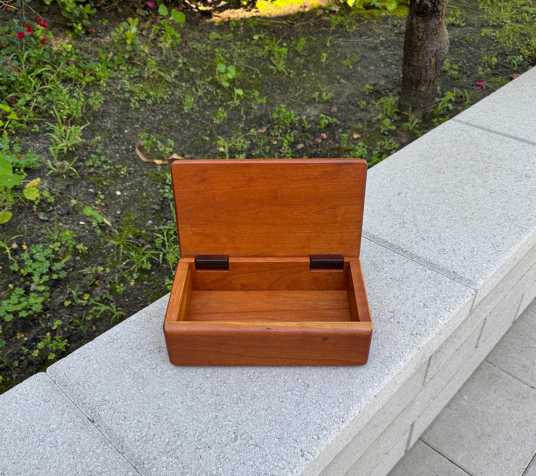 Handcrafted Cherry Wood Lidded Box, 20th Century For Sale 9