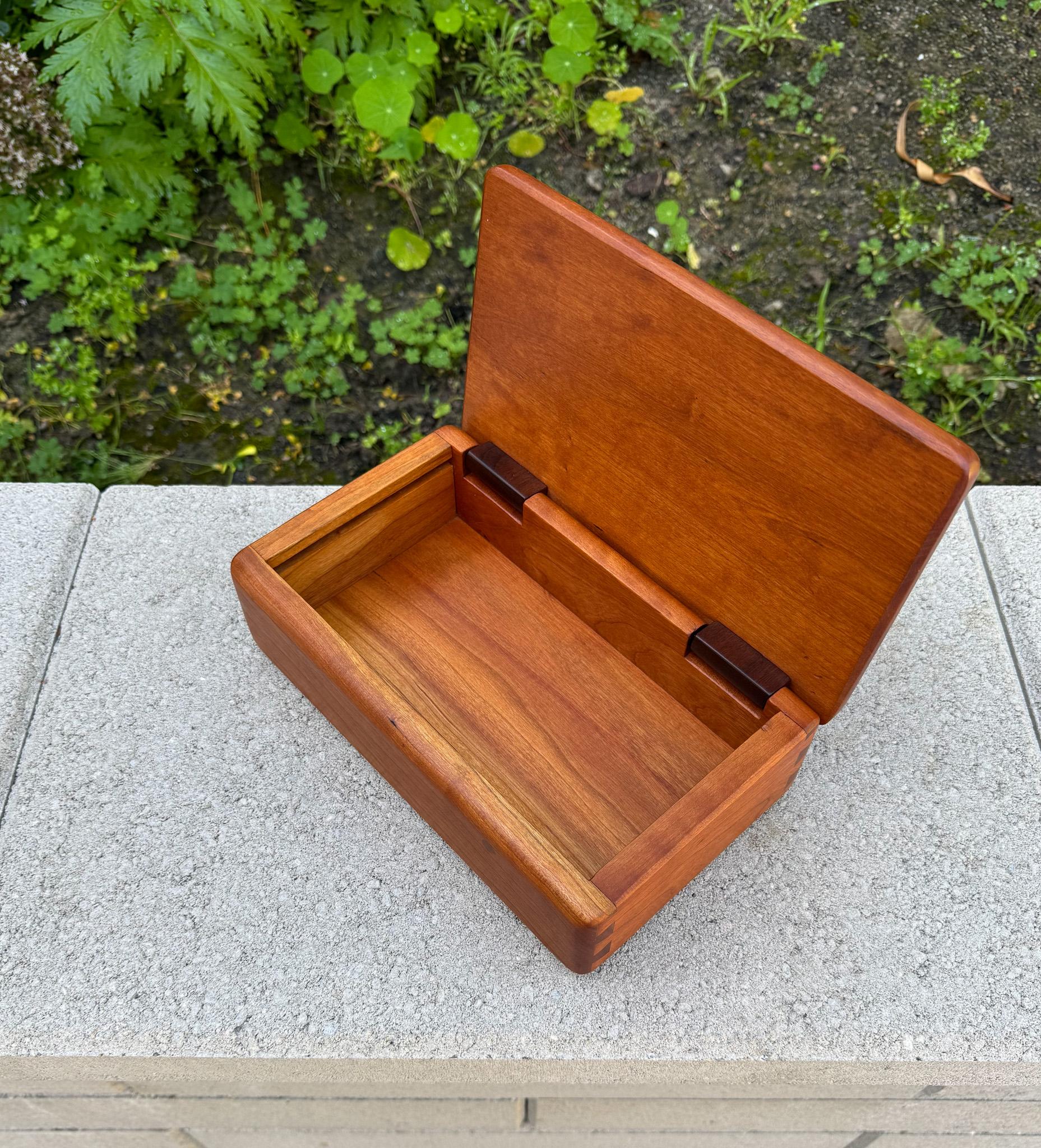 Handcrafted Cherry Wood Lidded Box, 20th Century For Sale 10