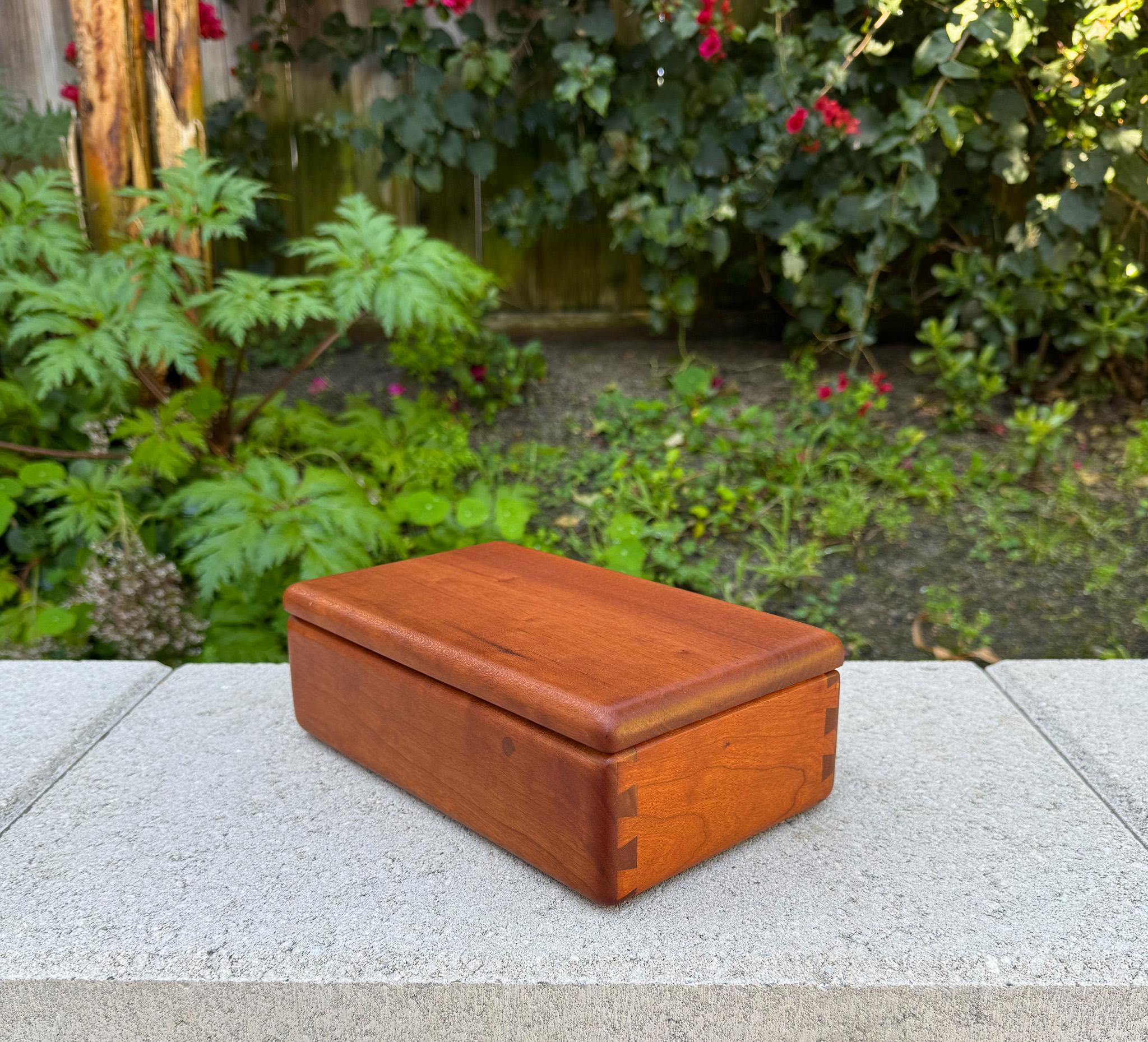 Mid-Century Modern Handcrafted Cherry Wood Lidded Box, 20th Century For Sale