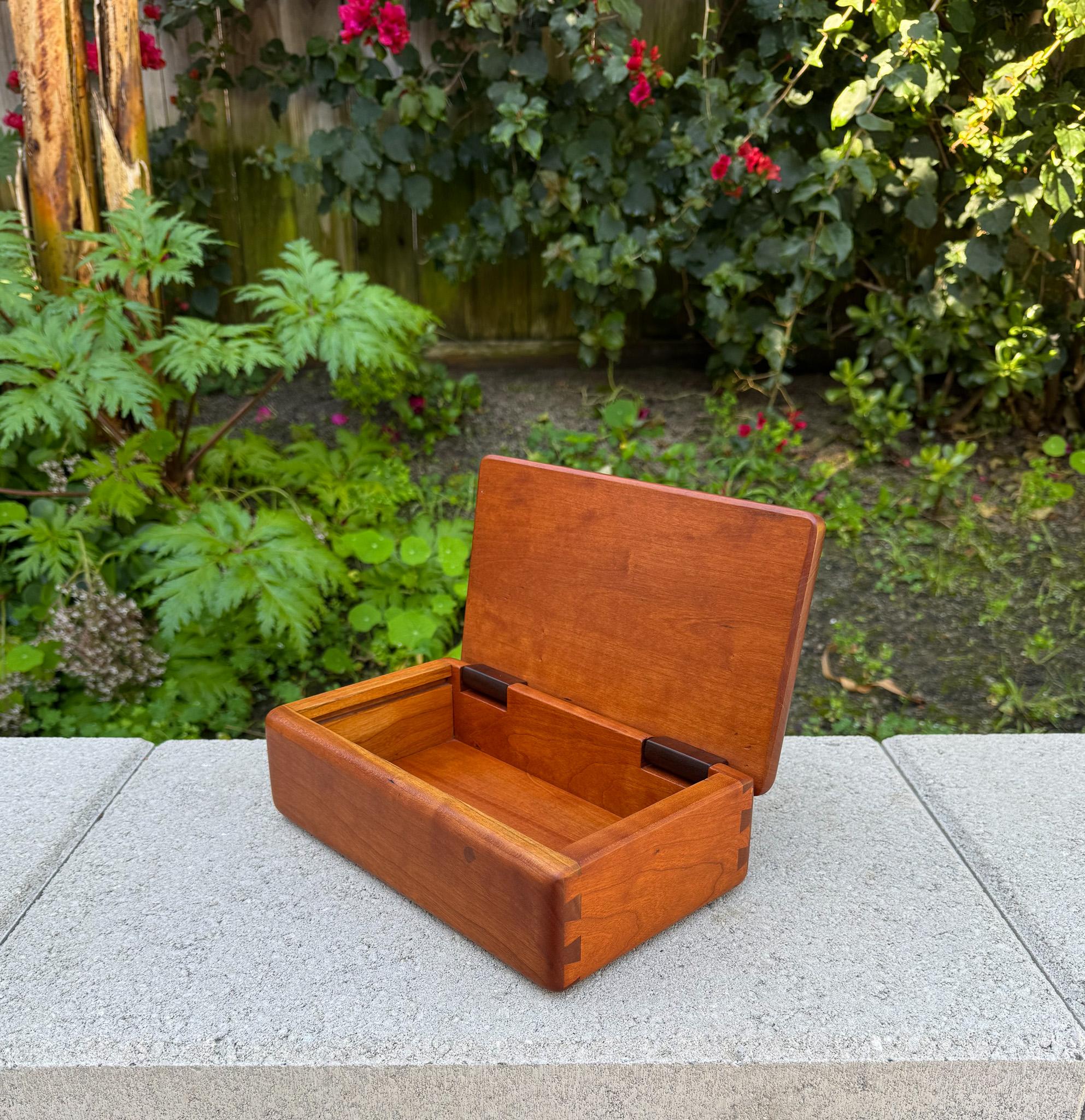 Handcrafted Cherry Wood Lidded Box, 20th Century For Sale 1