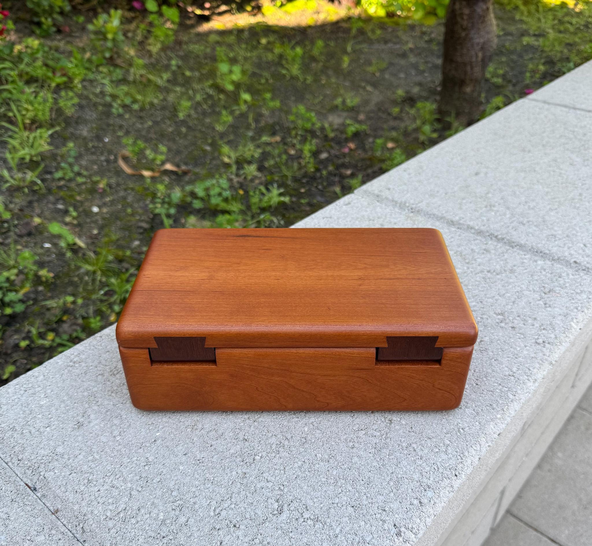 Handcrafted Cherry Wood Lidded Box, 20th Century For Sale 2