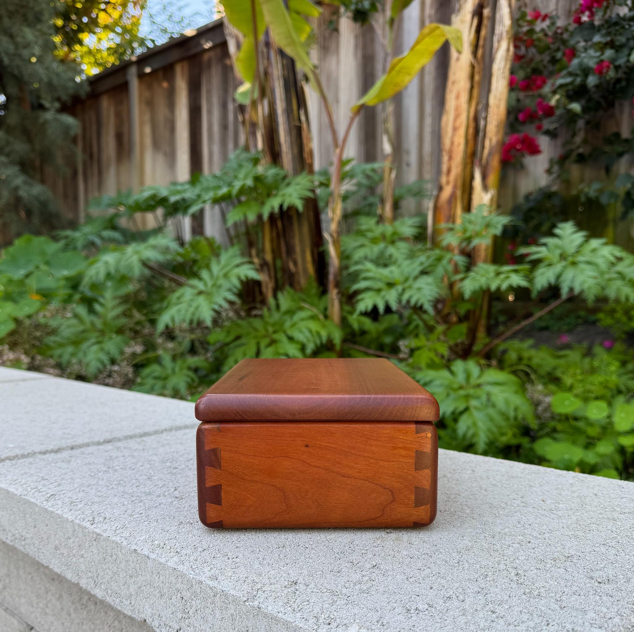 Handcrafted Cherry Wood Lidded Box, 20th Century For Sale 4
