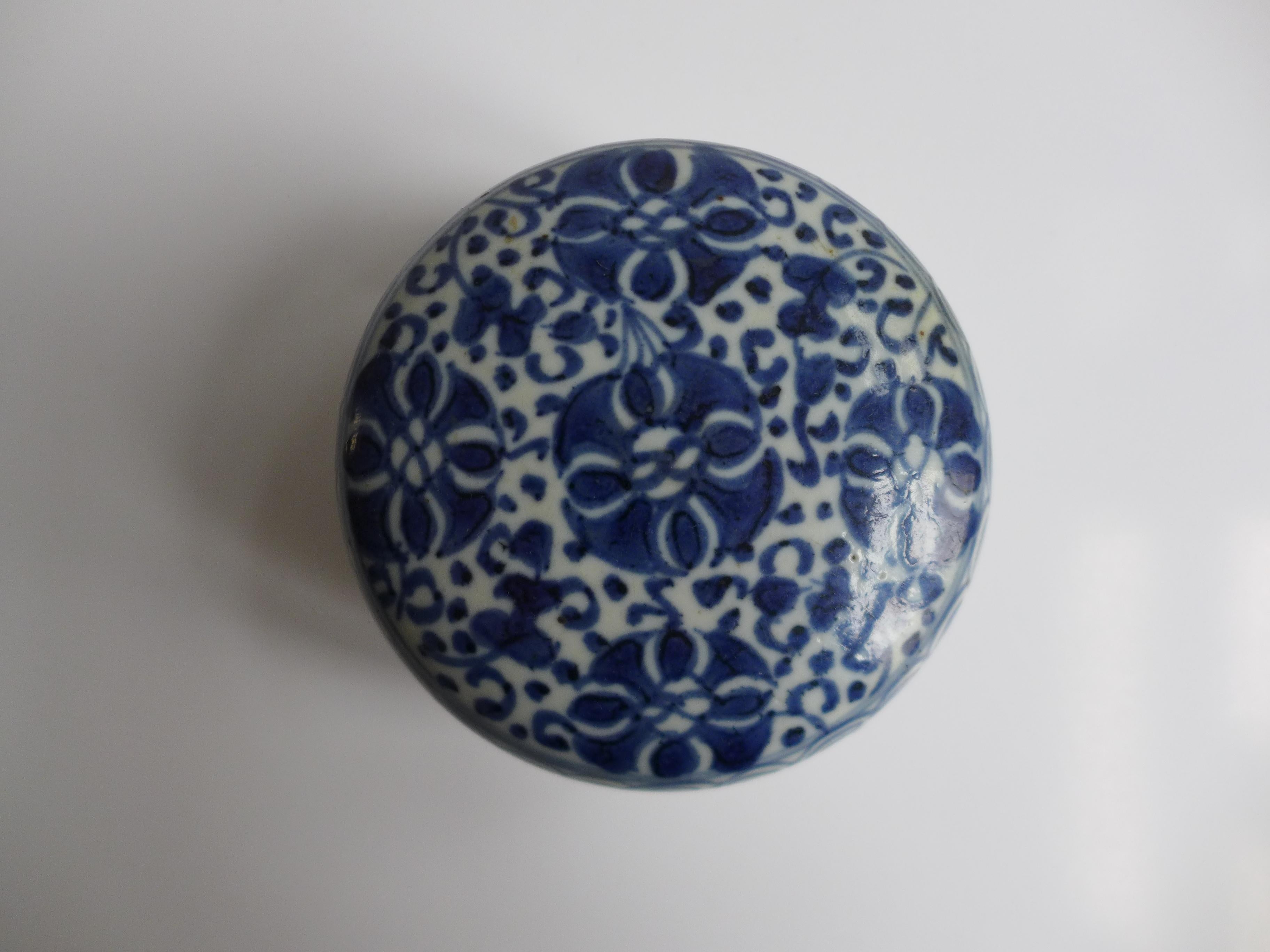 Ming Boîte artisanale en porcelaine chinoise de la période Kangxi en vente