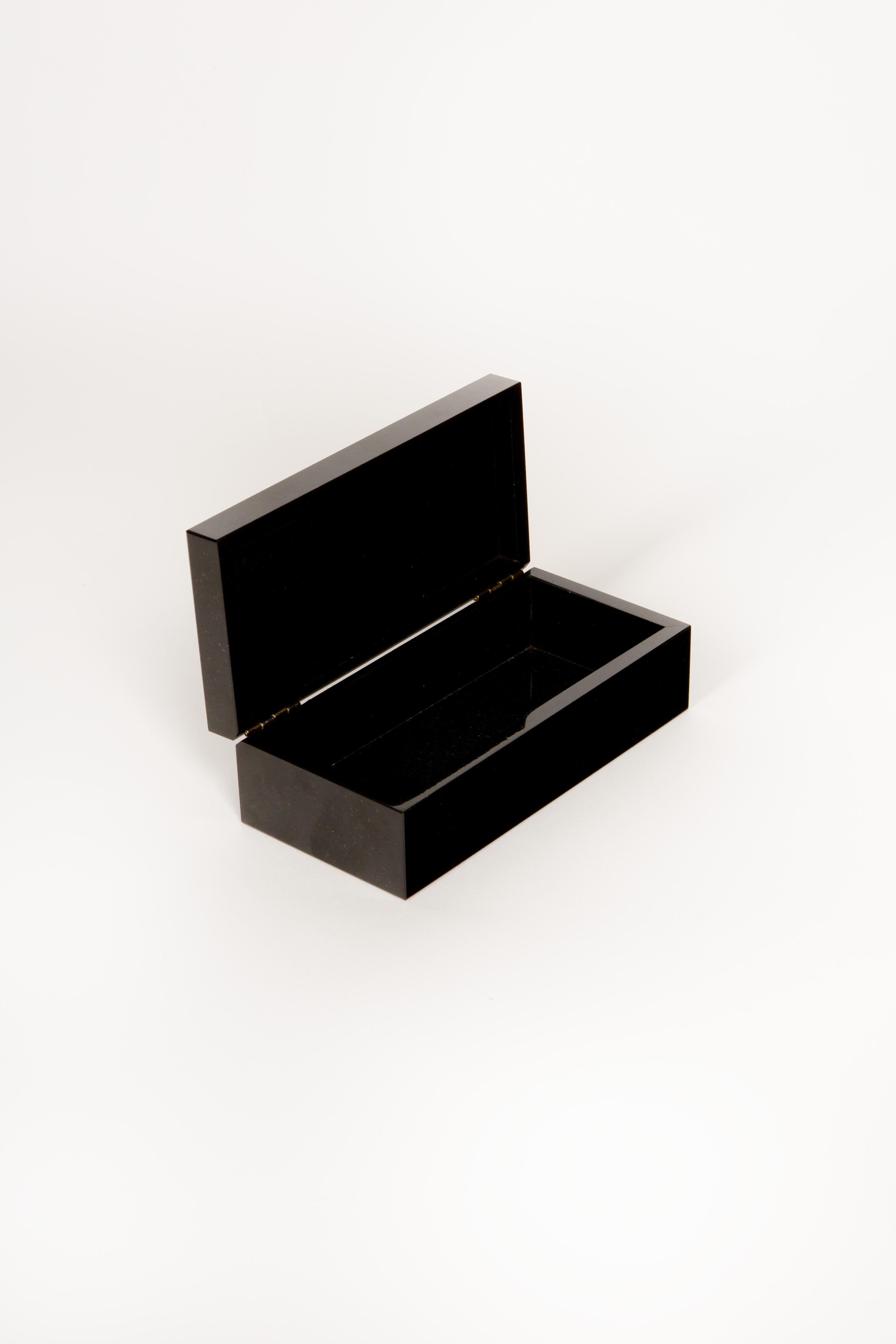 Caja relicario artesanal con bisagra de crisocola y ónice negro Estadounidense en venta