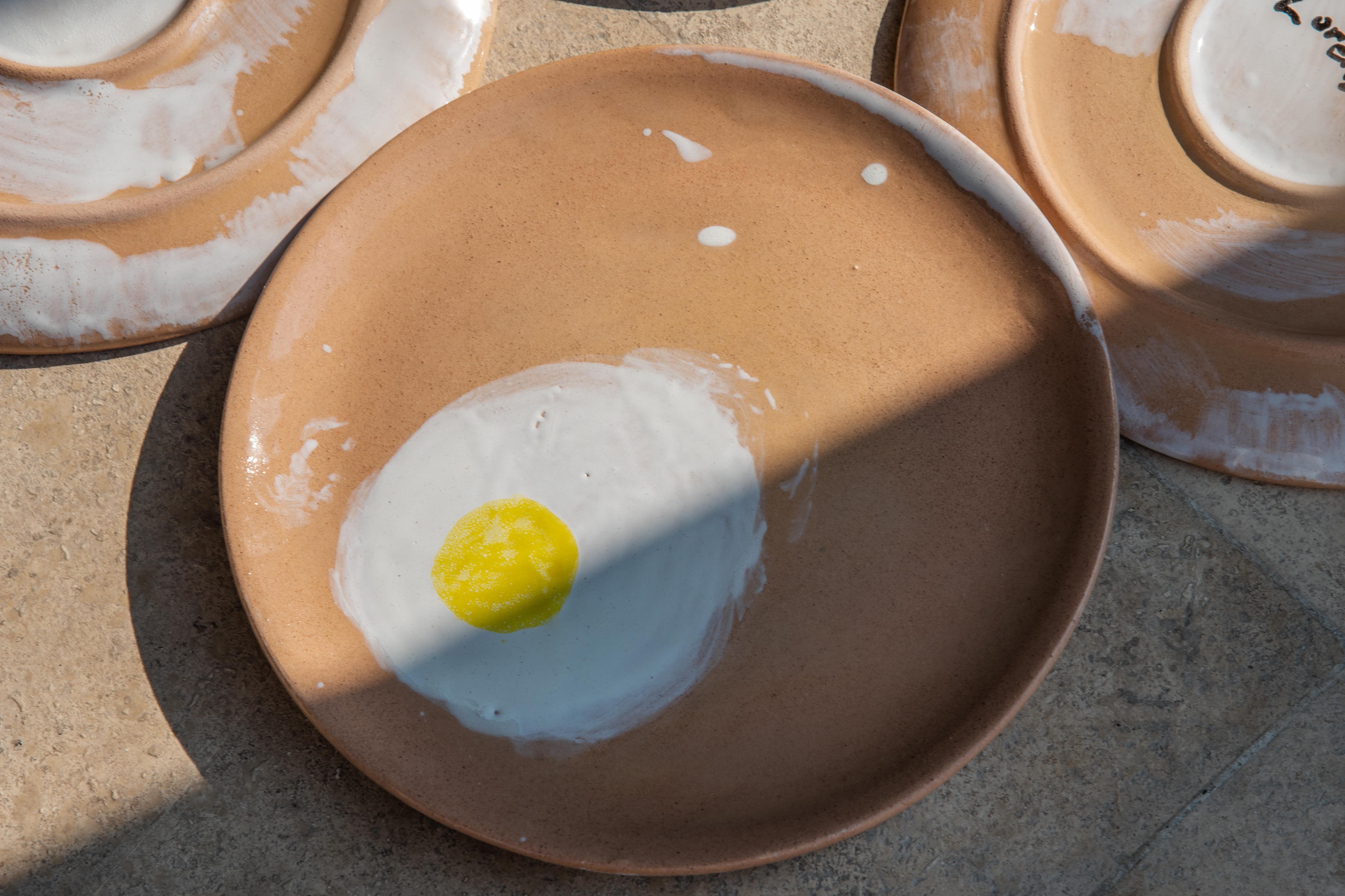 Fait main Handcraft Contemporary 2 assiettes à oeufs en céramique Majolica by Lorenzo en vente
